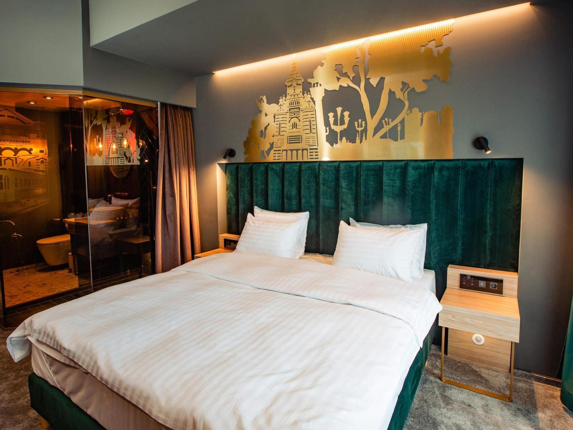 Standard Queen Room