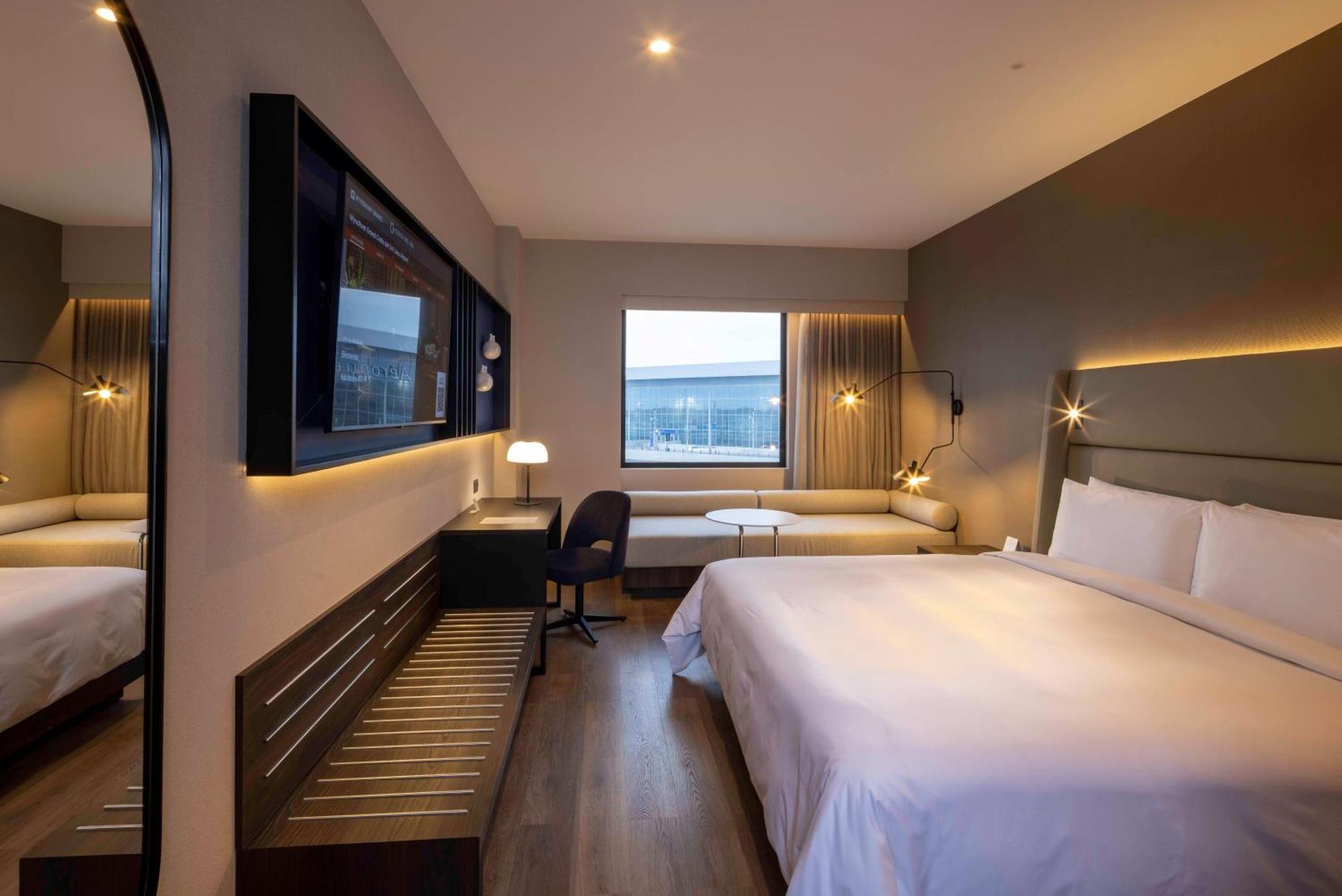 Queen Room - Mobility Accessible/Non-Smoking