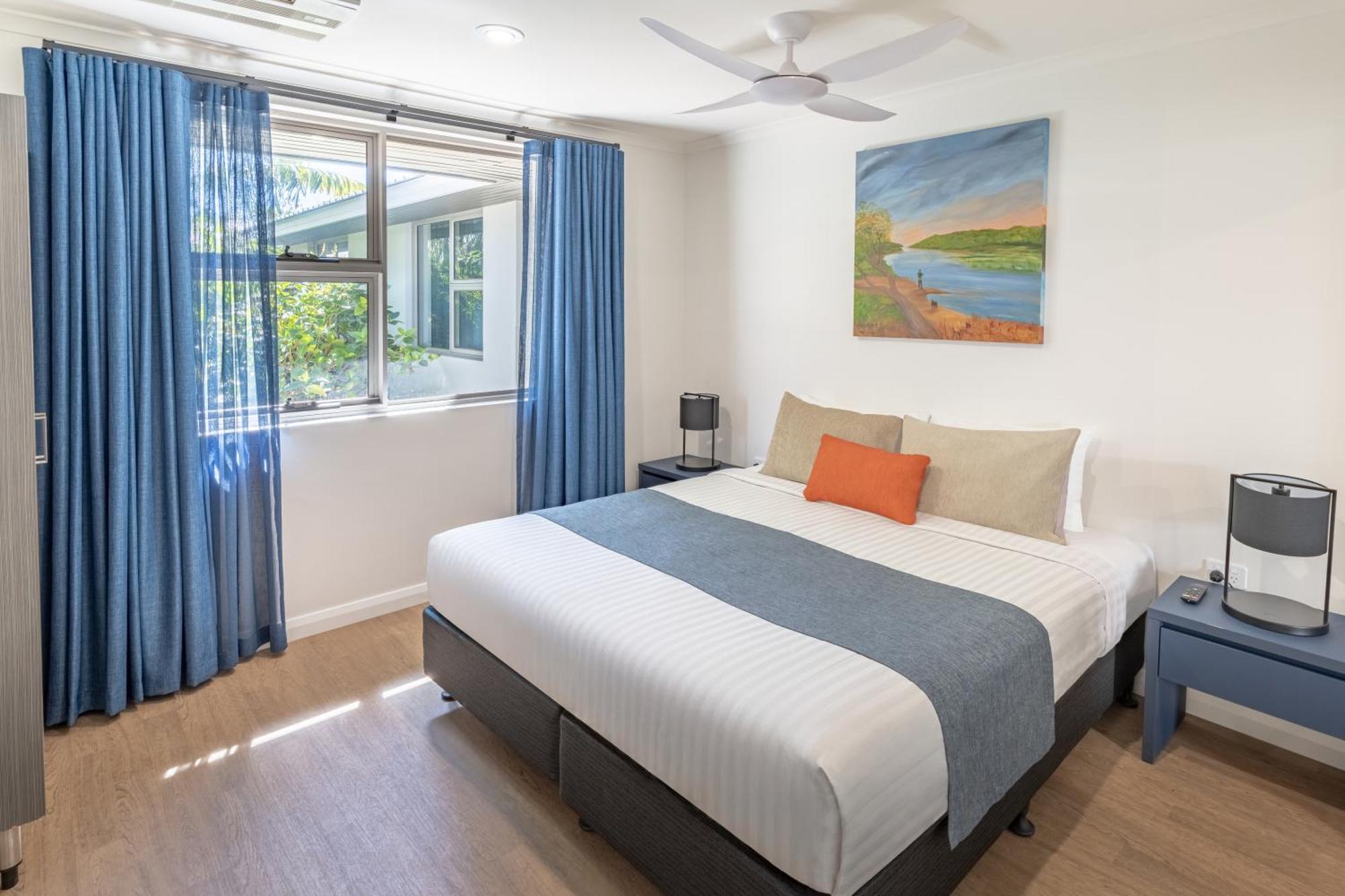 One-Bedroom King Suite with Kitchenette - Non-Smoking
