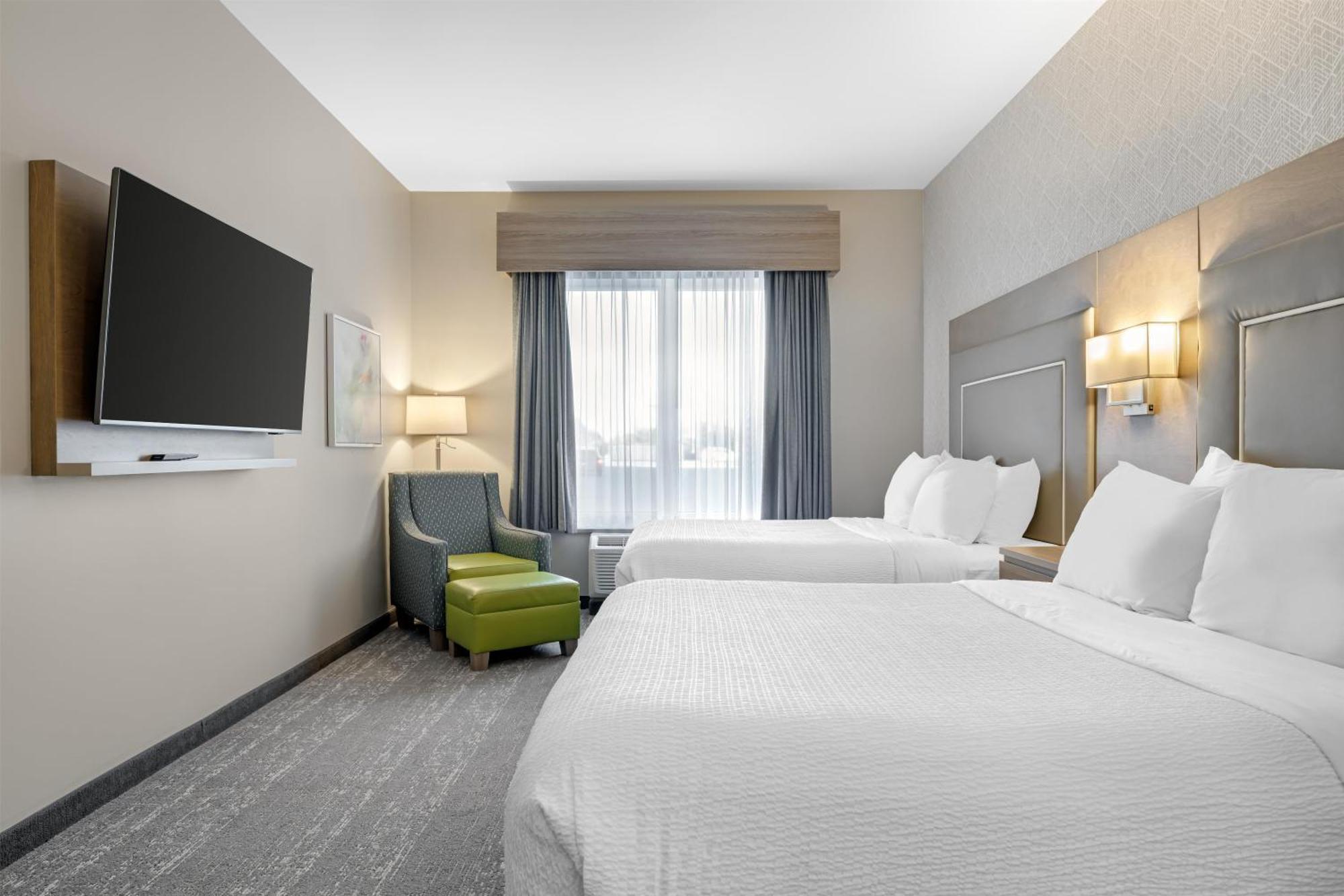 Queen Room with Two Queen Beds, Sofa Bed and Shower - Non-Smoking