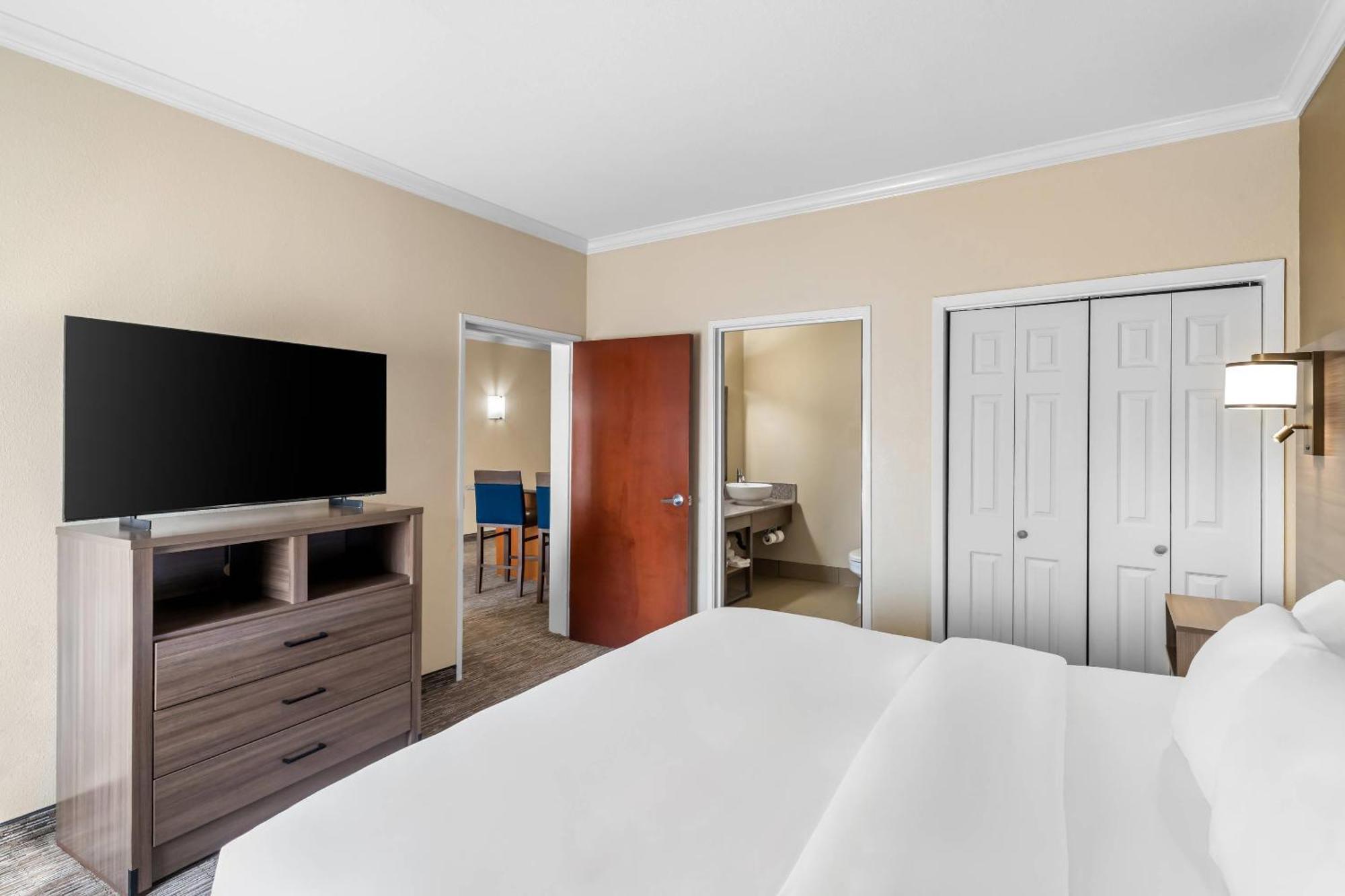 Superior King Suite Non-Smoking