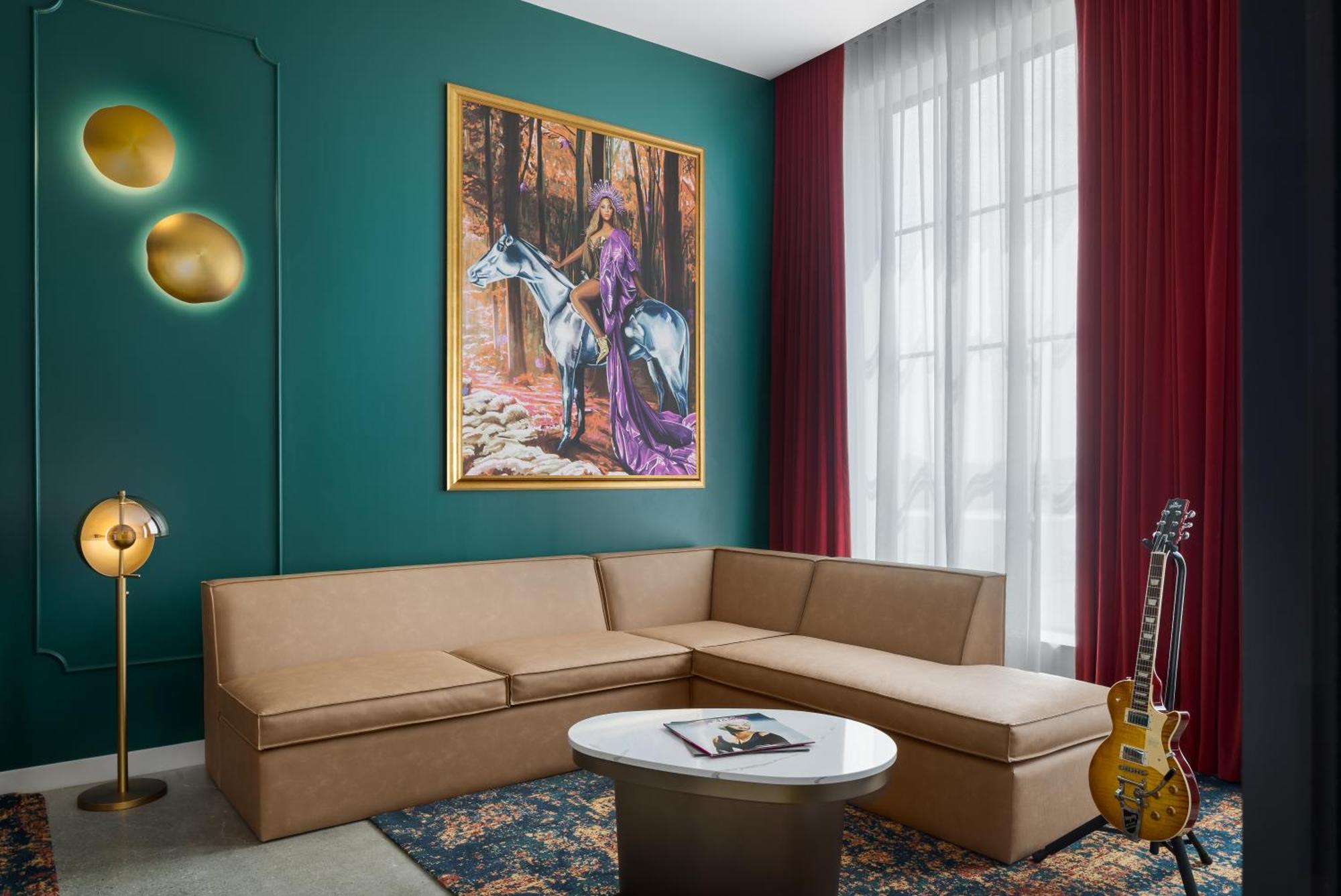 Rock Star Suite,1726355157:JPEG