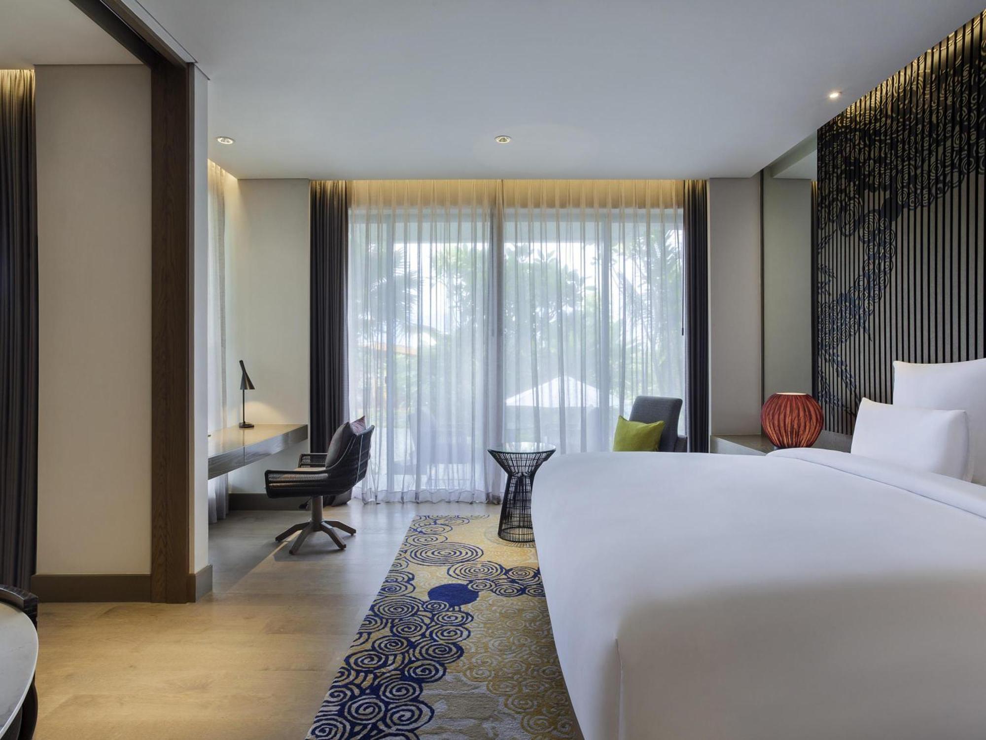 King Suite with Pool Access
