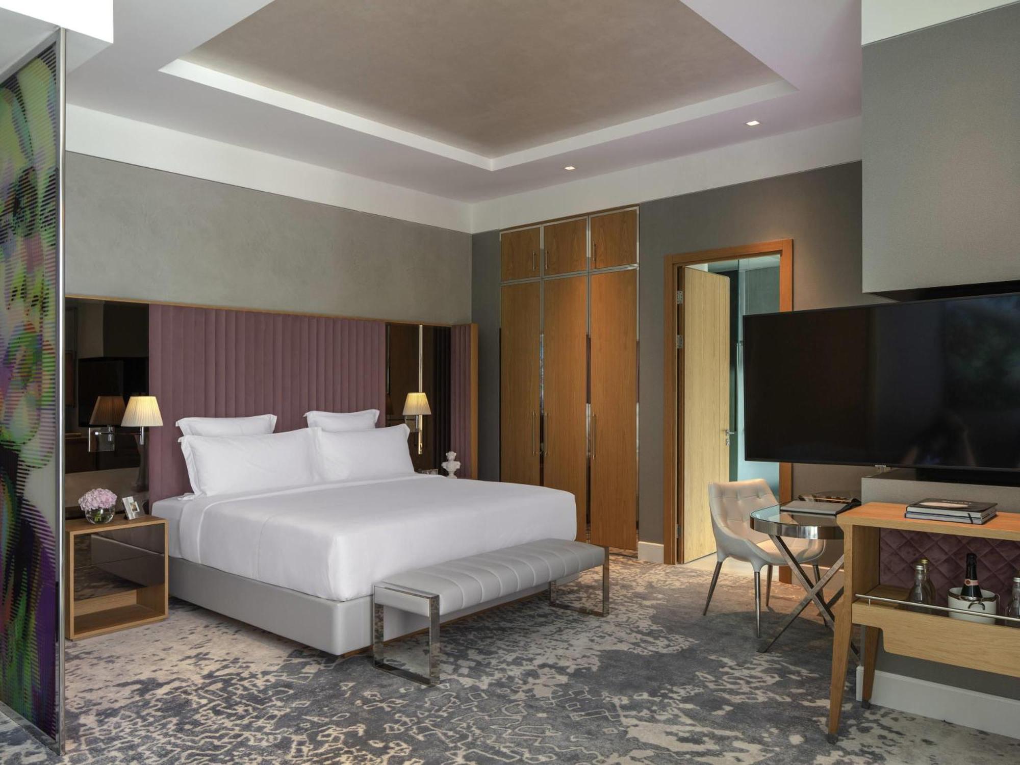 Sky Premium King Room - City View