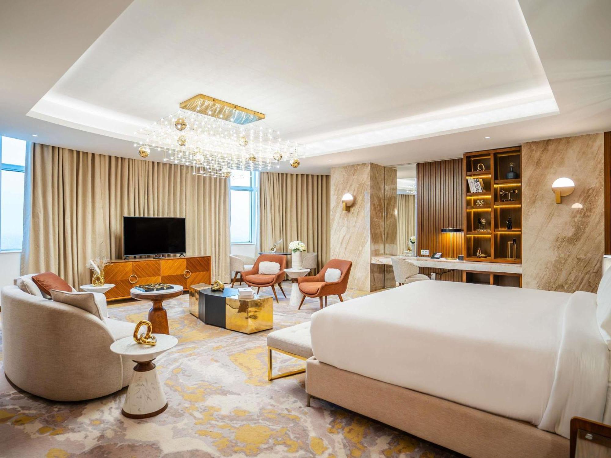 Deluxe King Suite