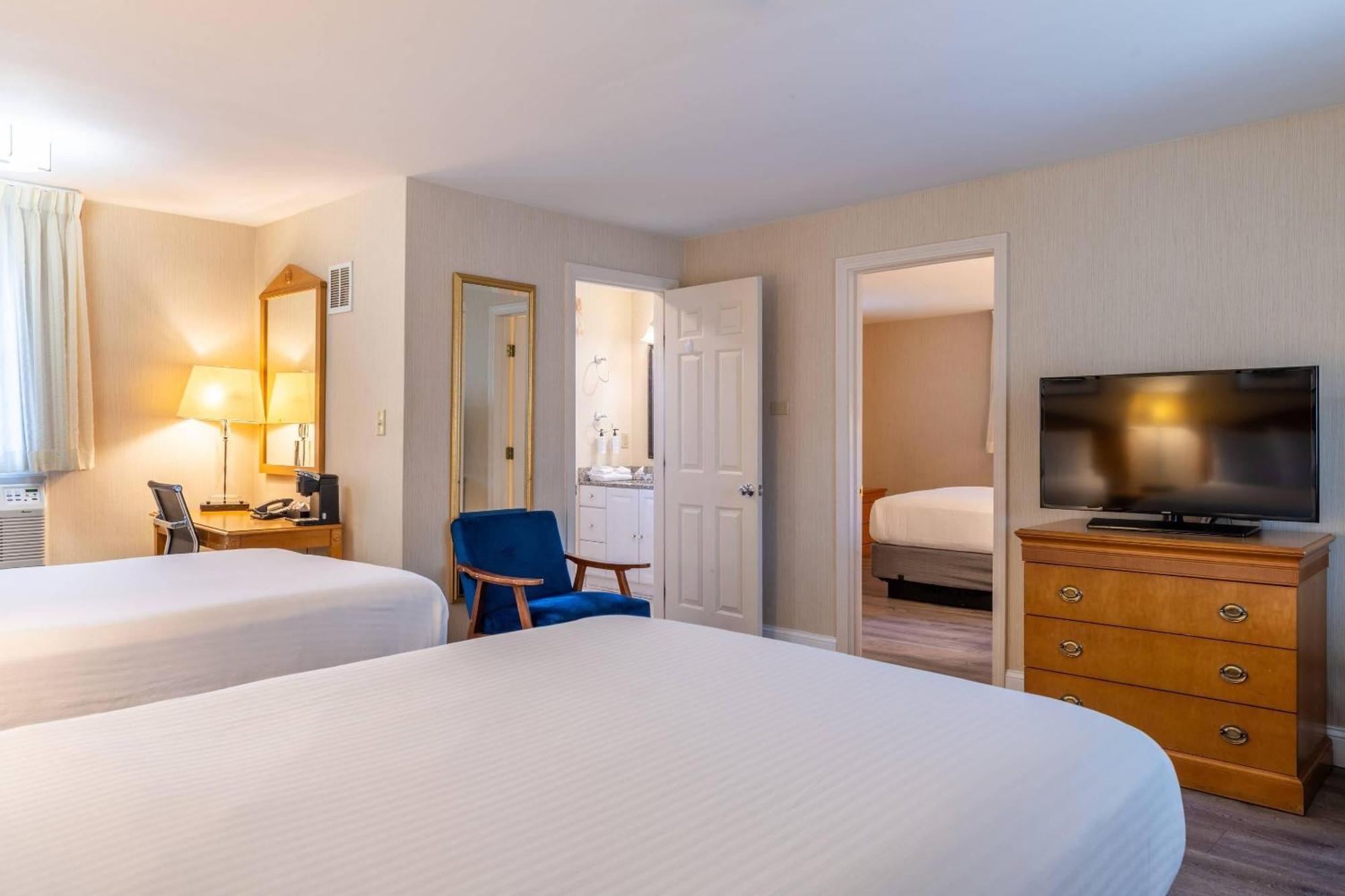 Queen Room with One Queen Bed and Two Double Beds - Non Smoking