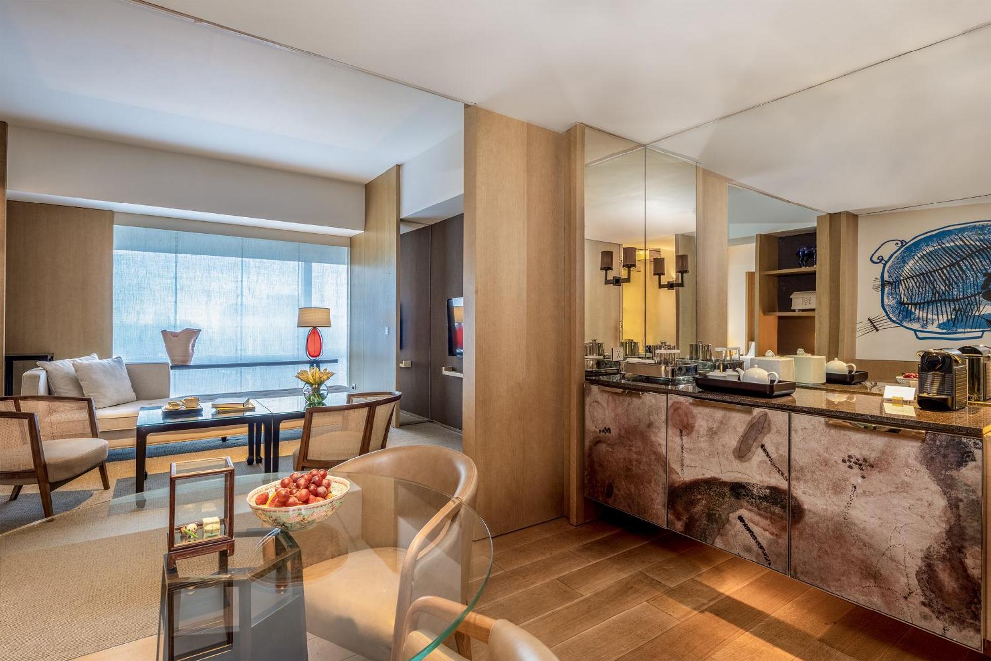 Grand Deluxe King Suite