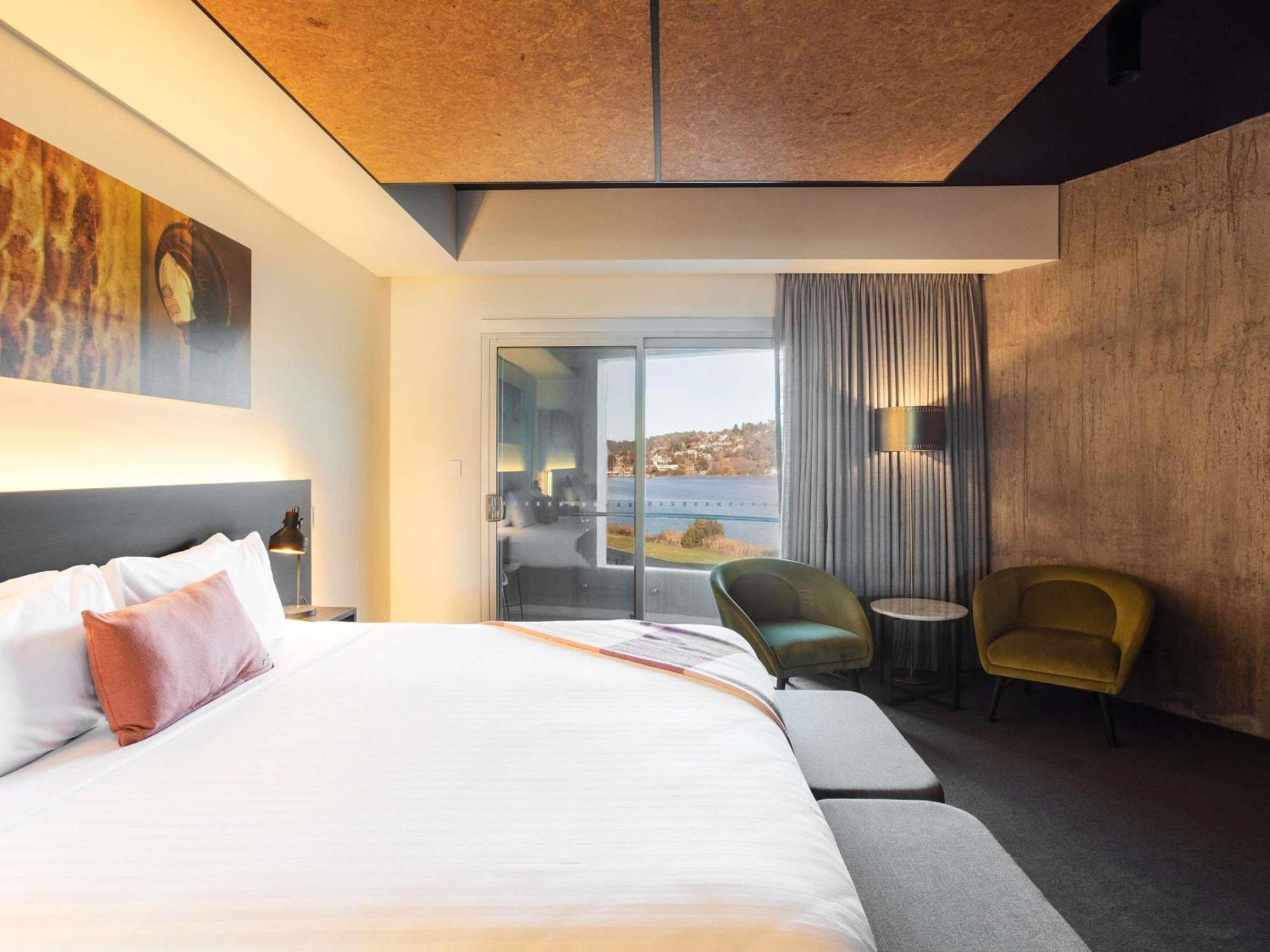 Gorge River Room