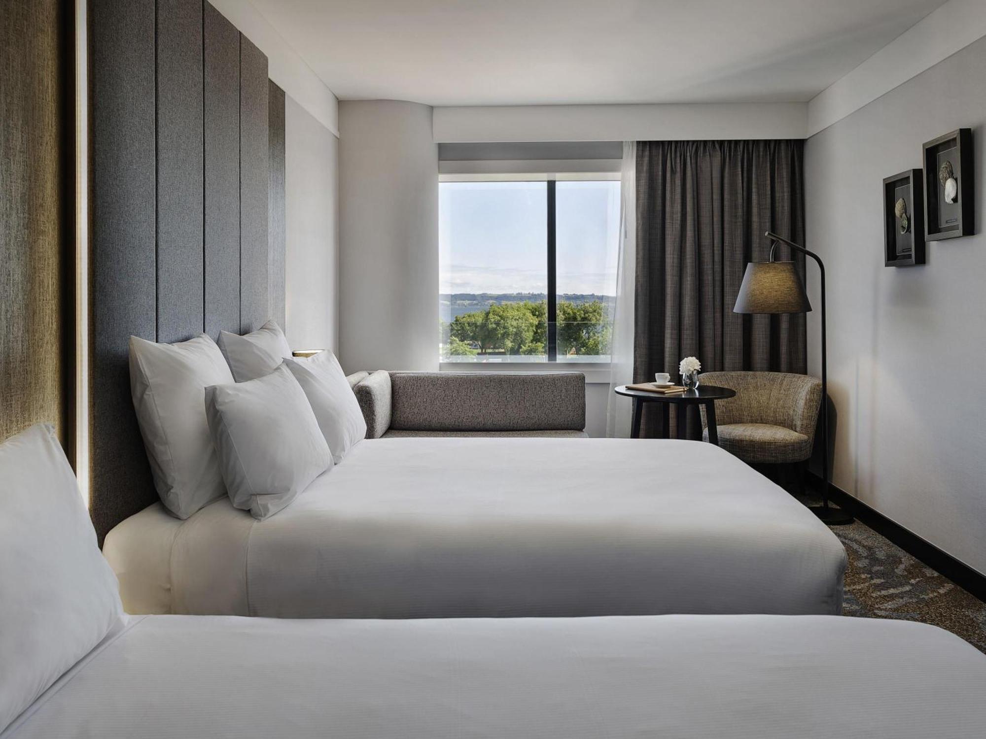Superior Queen Room Lake View