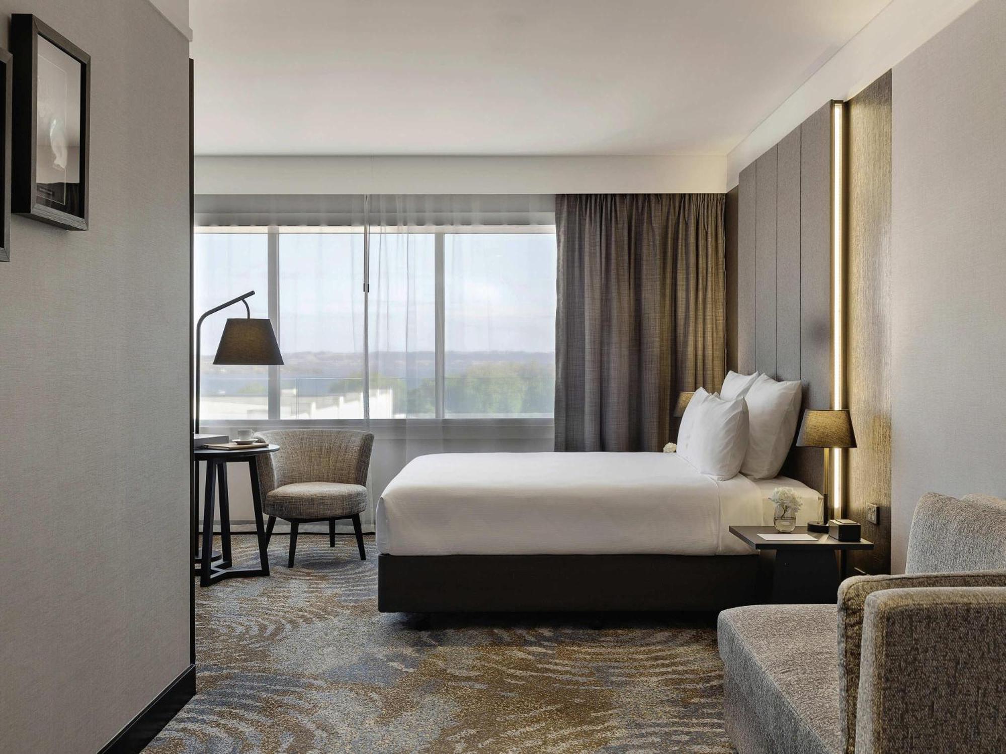 Deluxe King Room City View