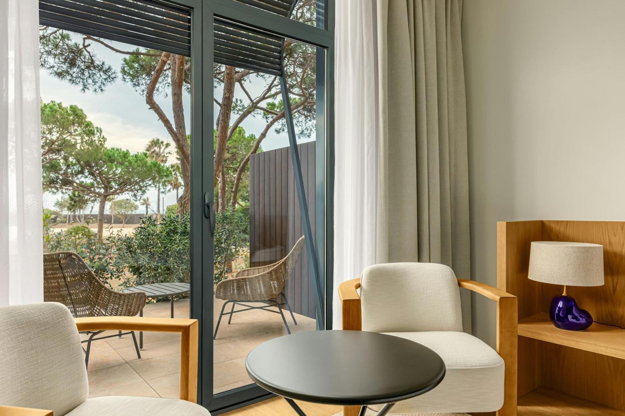 Premium King Room Garden Access Garden View