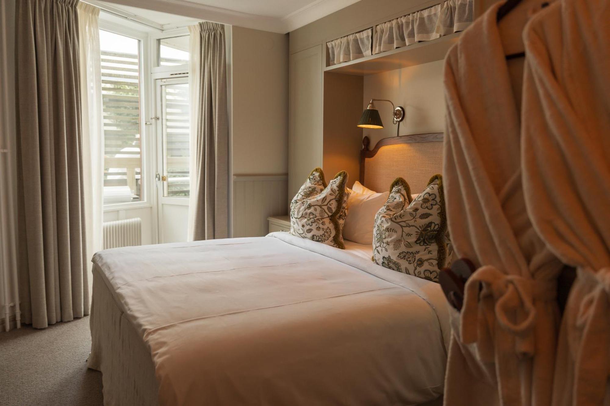 Standard Double Room,1742636304:JPEG