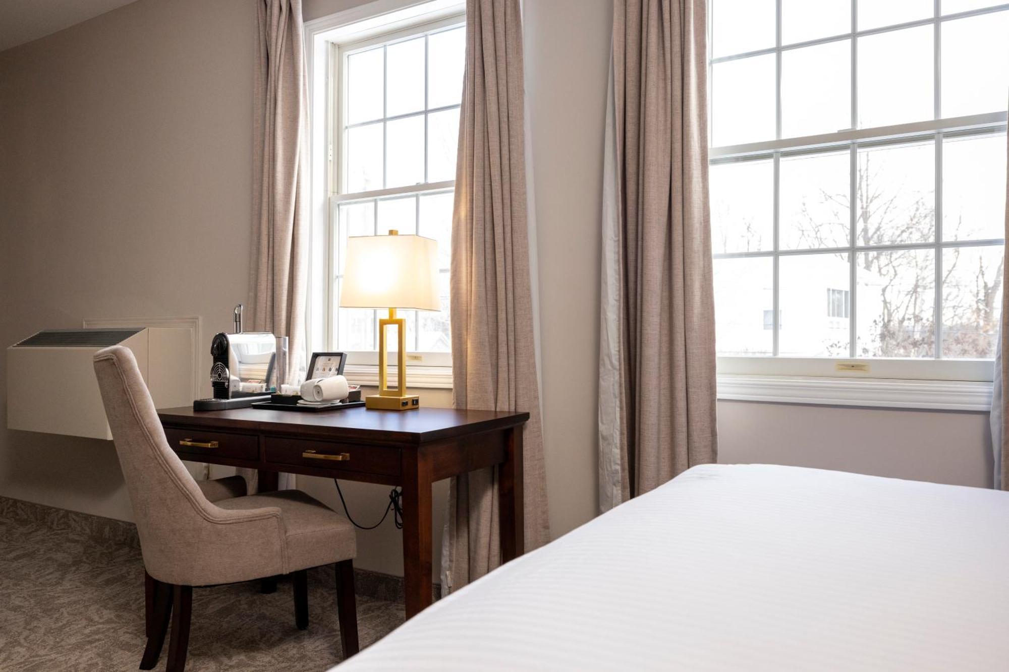 Queen Room Garden View