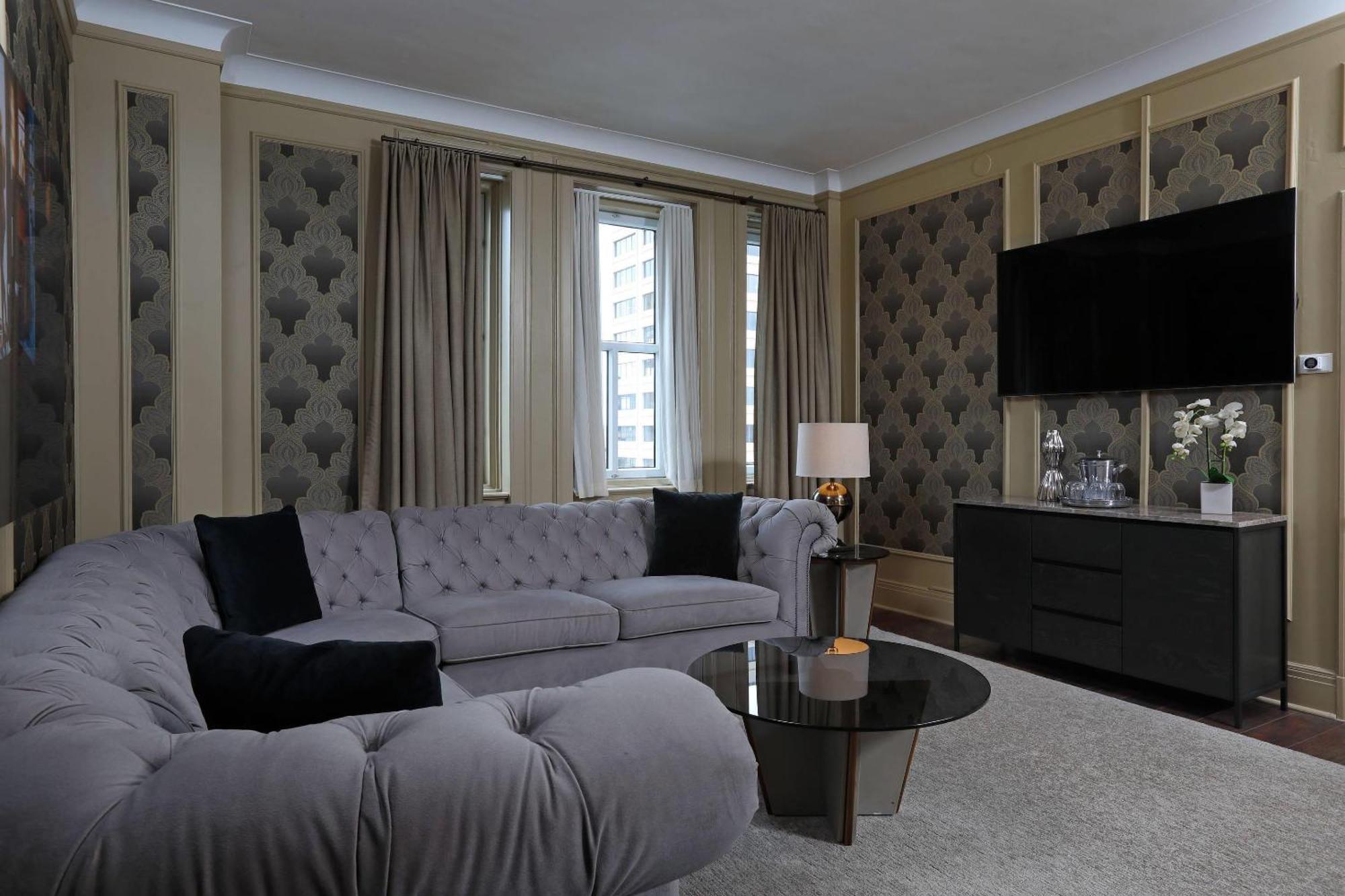 King Suite Non-Smoking