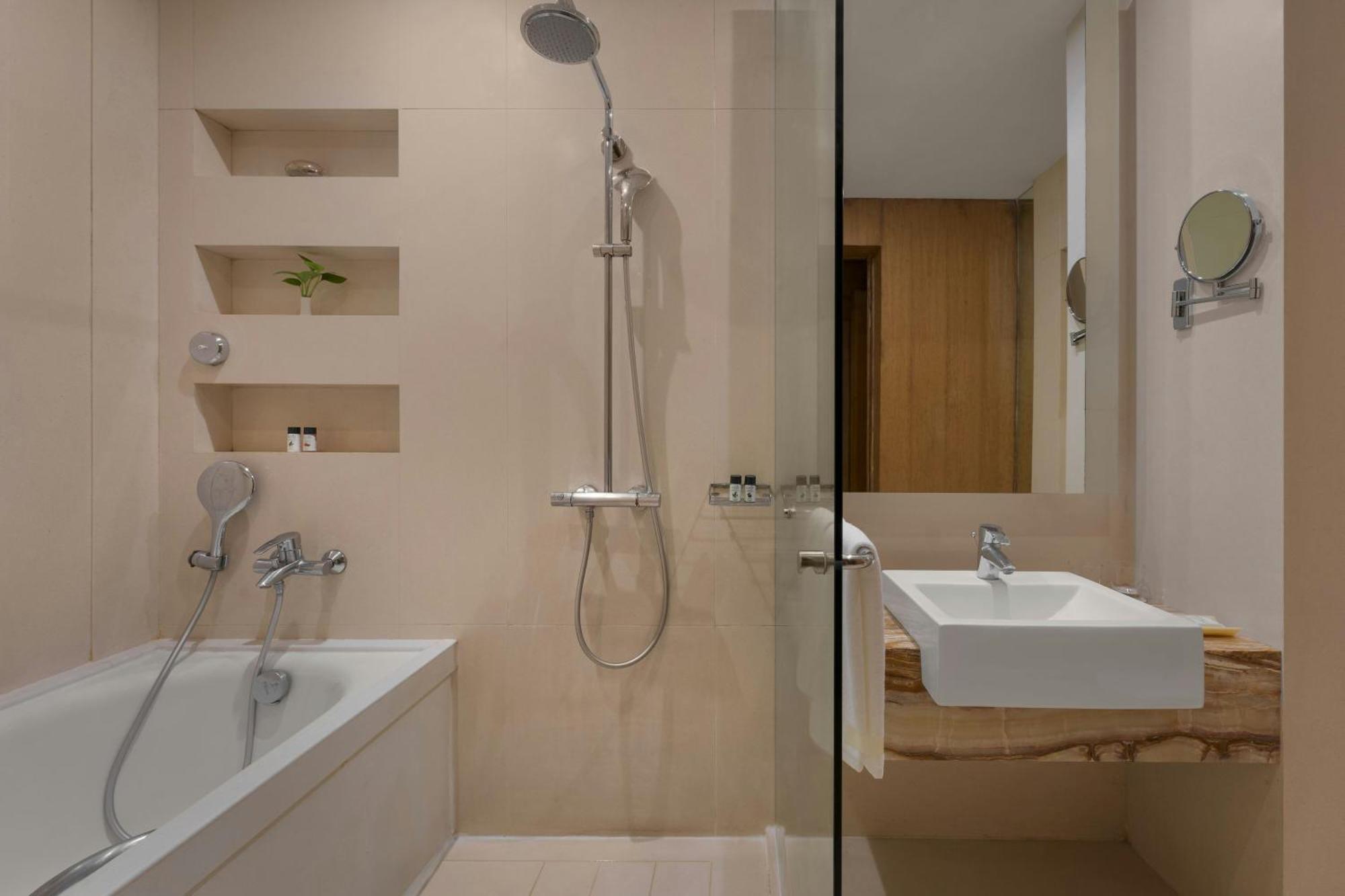 Hazel King Suite with Limited View
