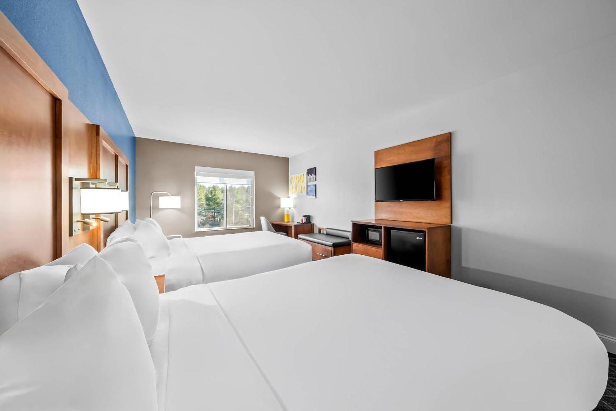Standard Queen Room with Two Queen Beds - Non-Smoking