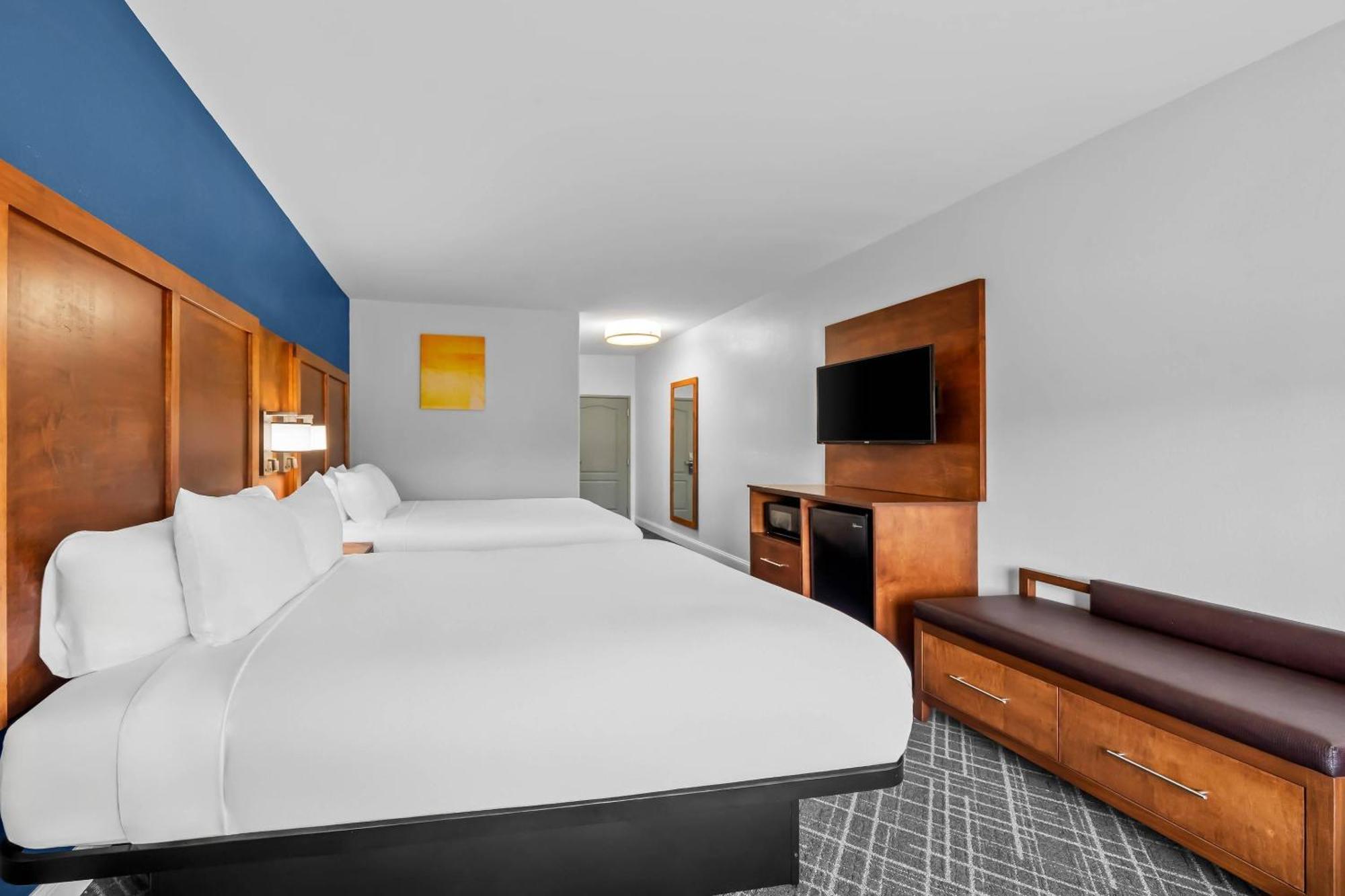 Queen Room with Two Queen Beds - Accessible/Non-Smoking