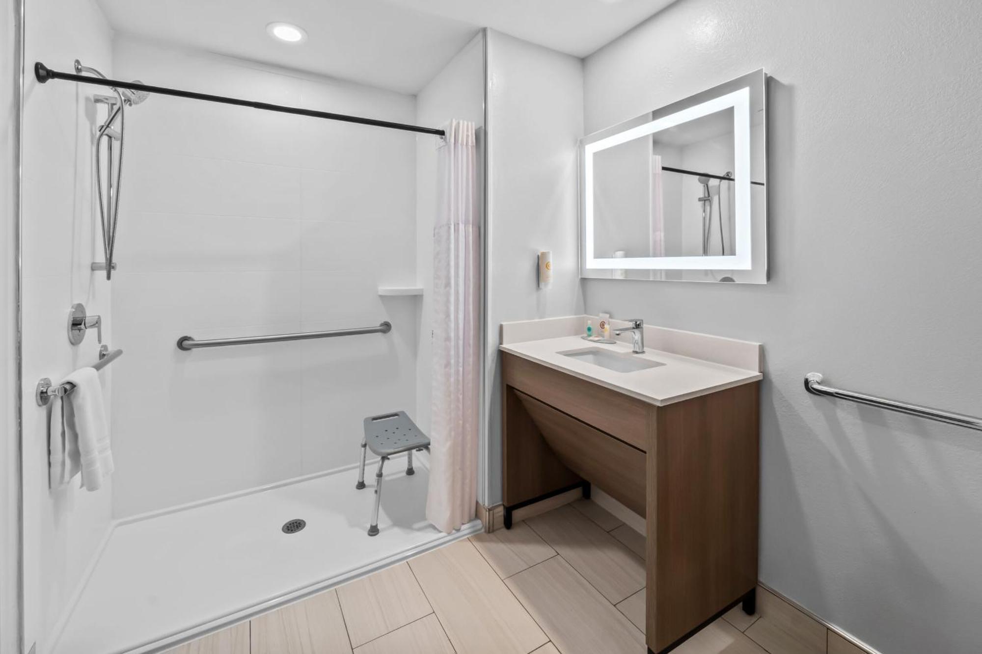 King Room with Roll-in Shower - Non-Smoking