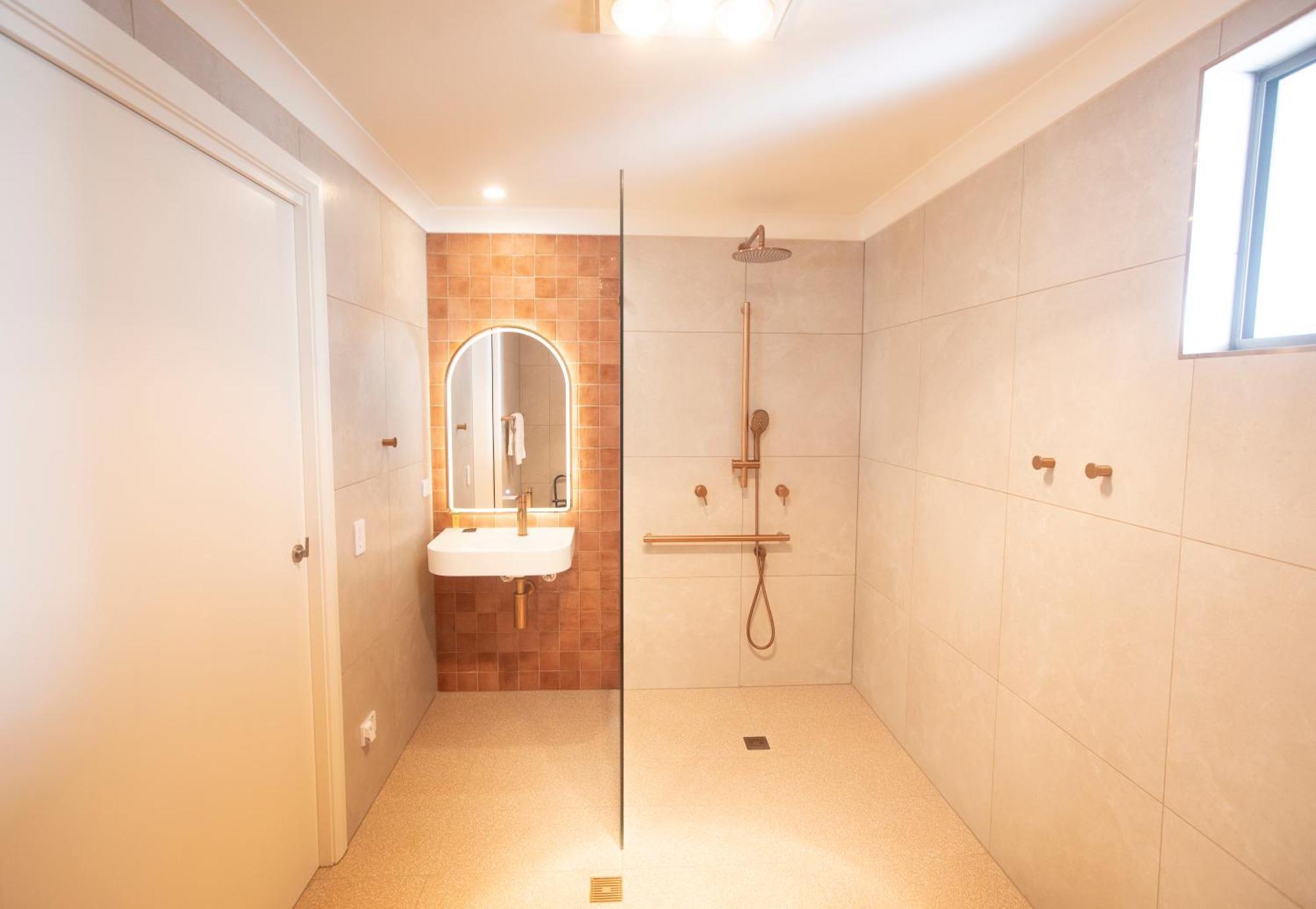 Queen Room - Mobility/Hearing Accessible - Non-Smoking