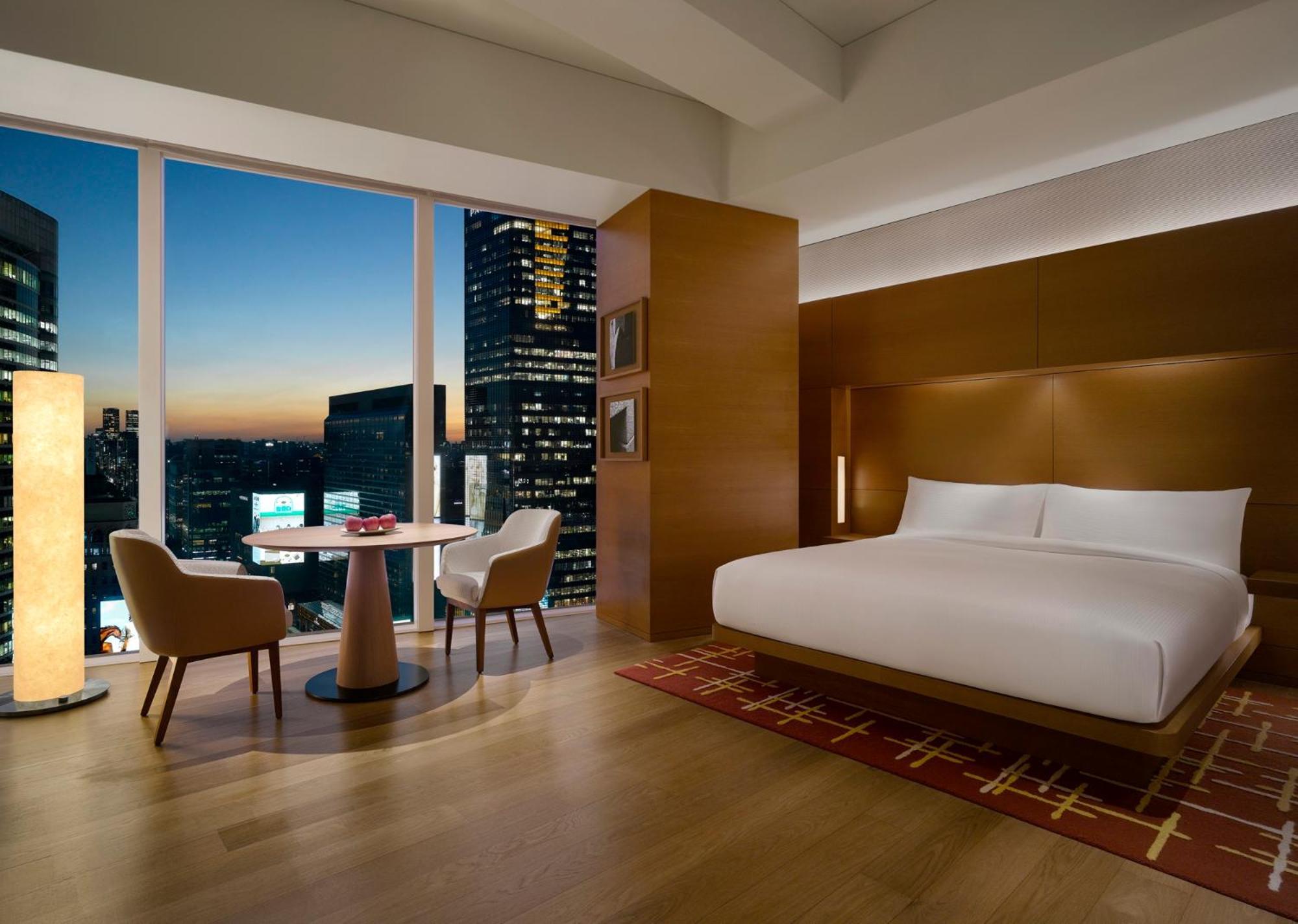 1 King Bed