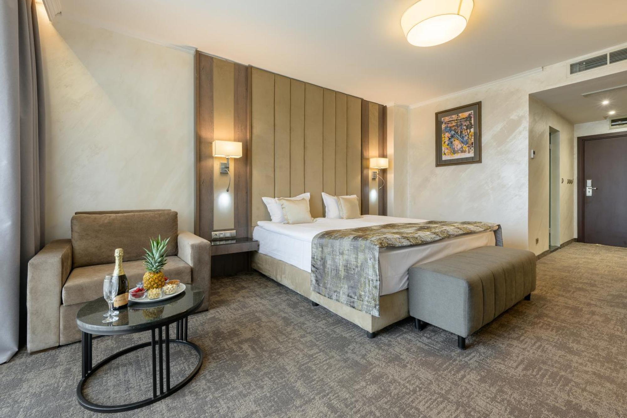 Deluxe Double Room Side Sea View
