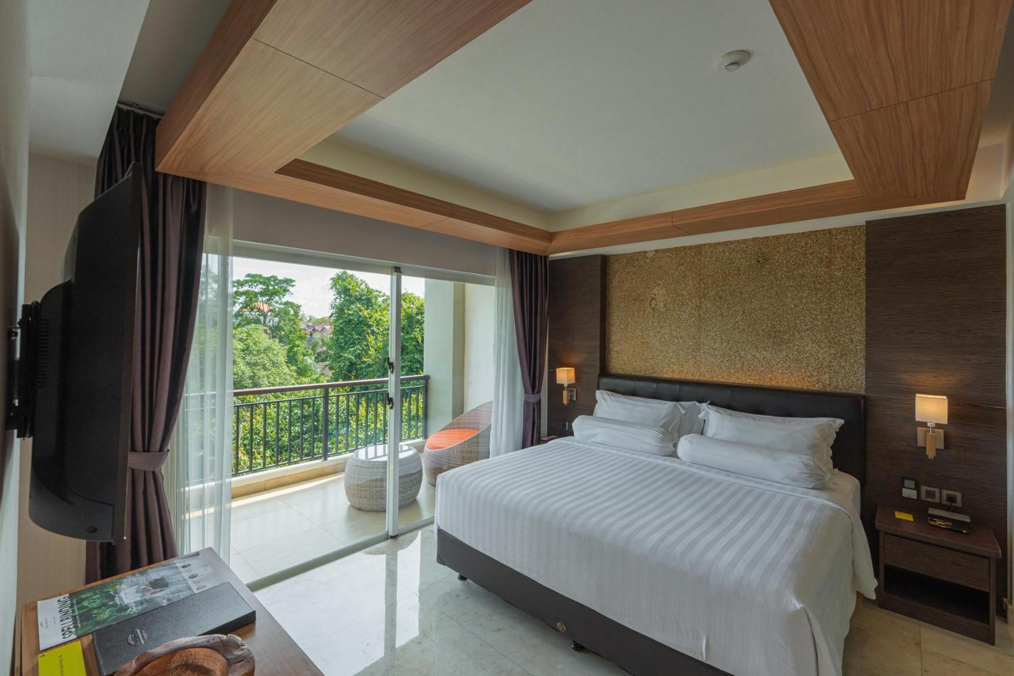 Jungle Suite Room with Balcony, River View, with FREE daily shuttle to Ubud City, FREE Photo Session, FREE Art Gallery Visit, 24-hour access to Fitness Center, FREE Welcome Drink, and FREE Kids Activities.