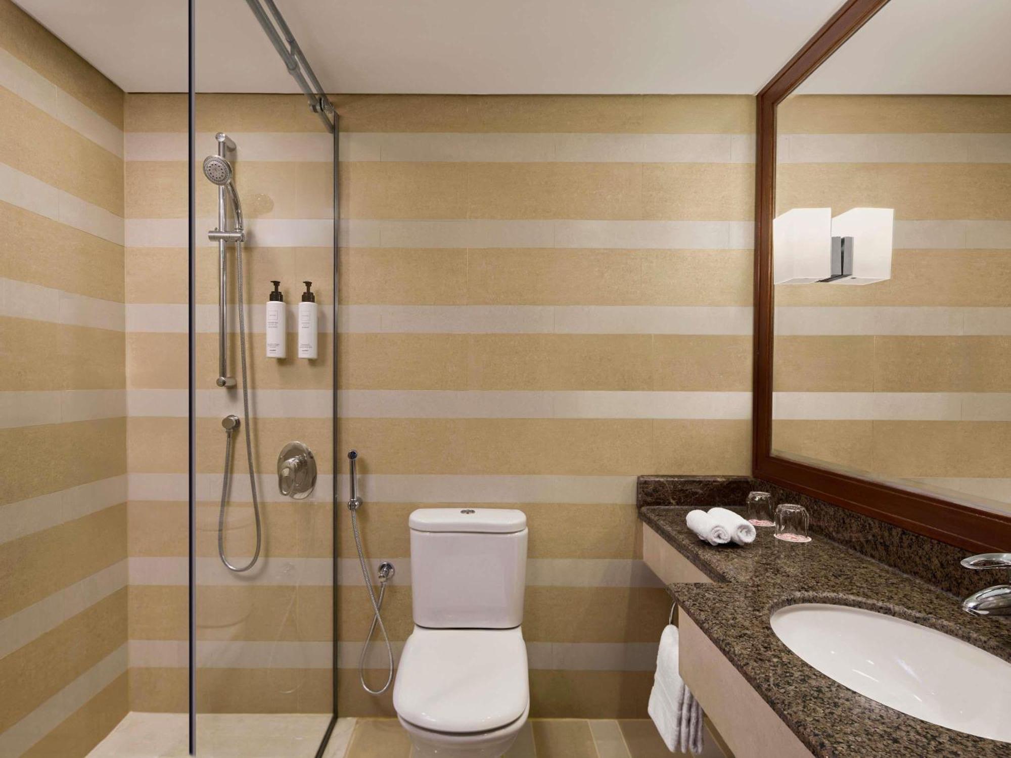 Classic Quadruple Room with City View