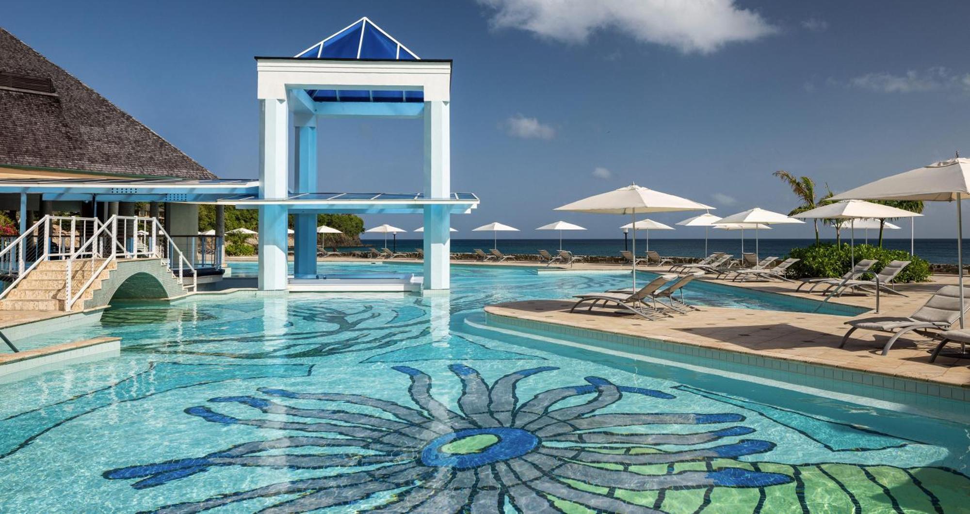 Emerald Oceanview Walkout Room
