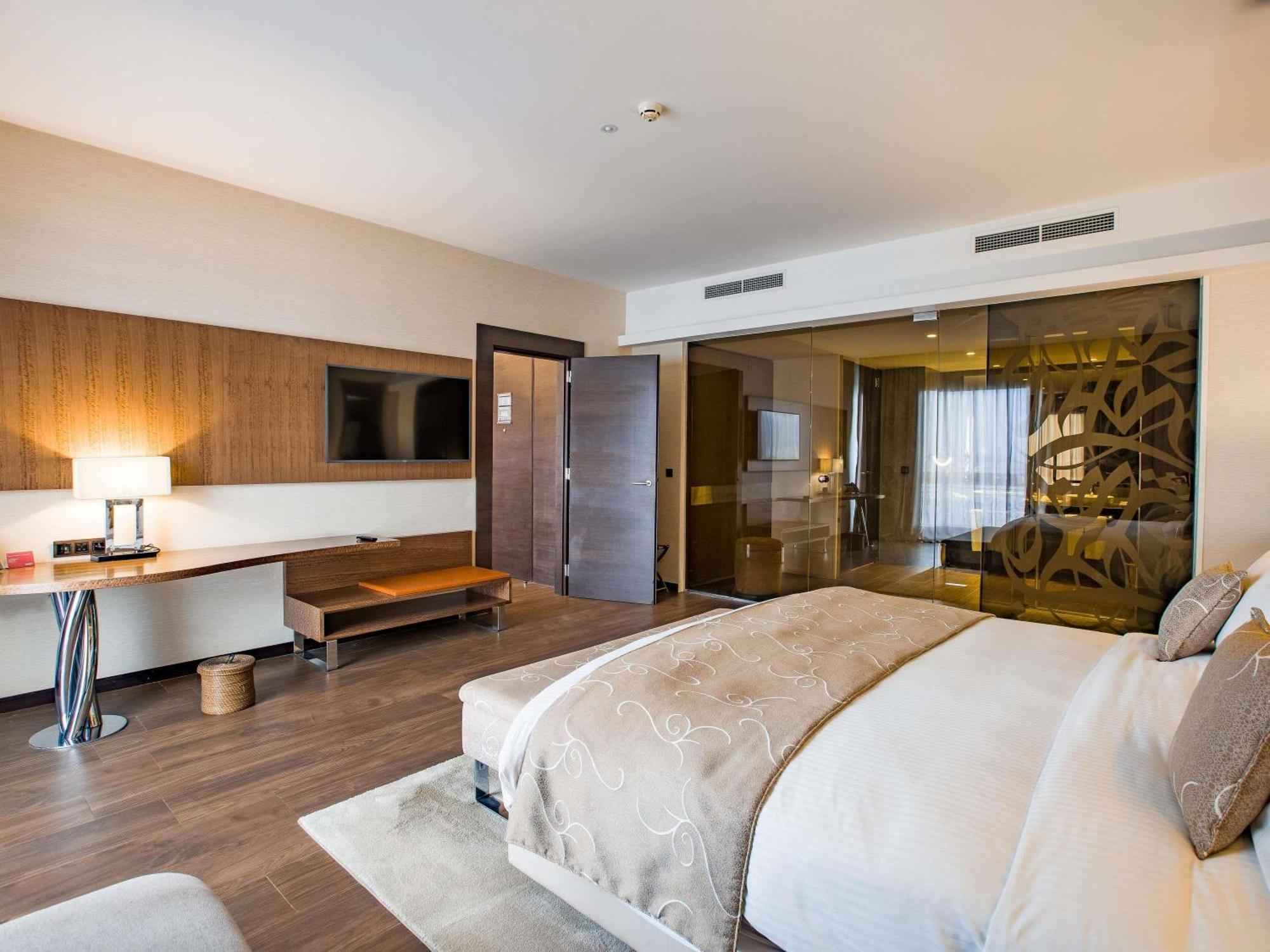 Suite Lake View,1765461489:JPEG
