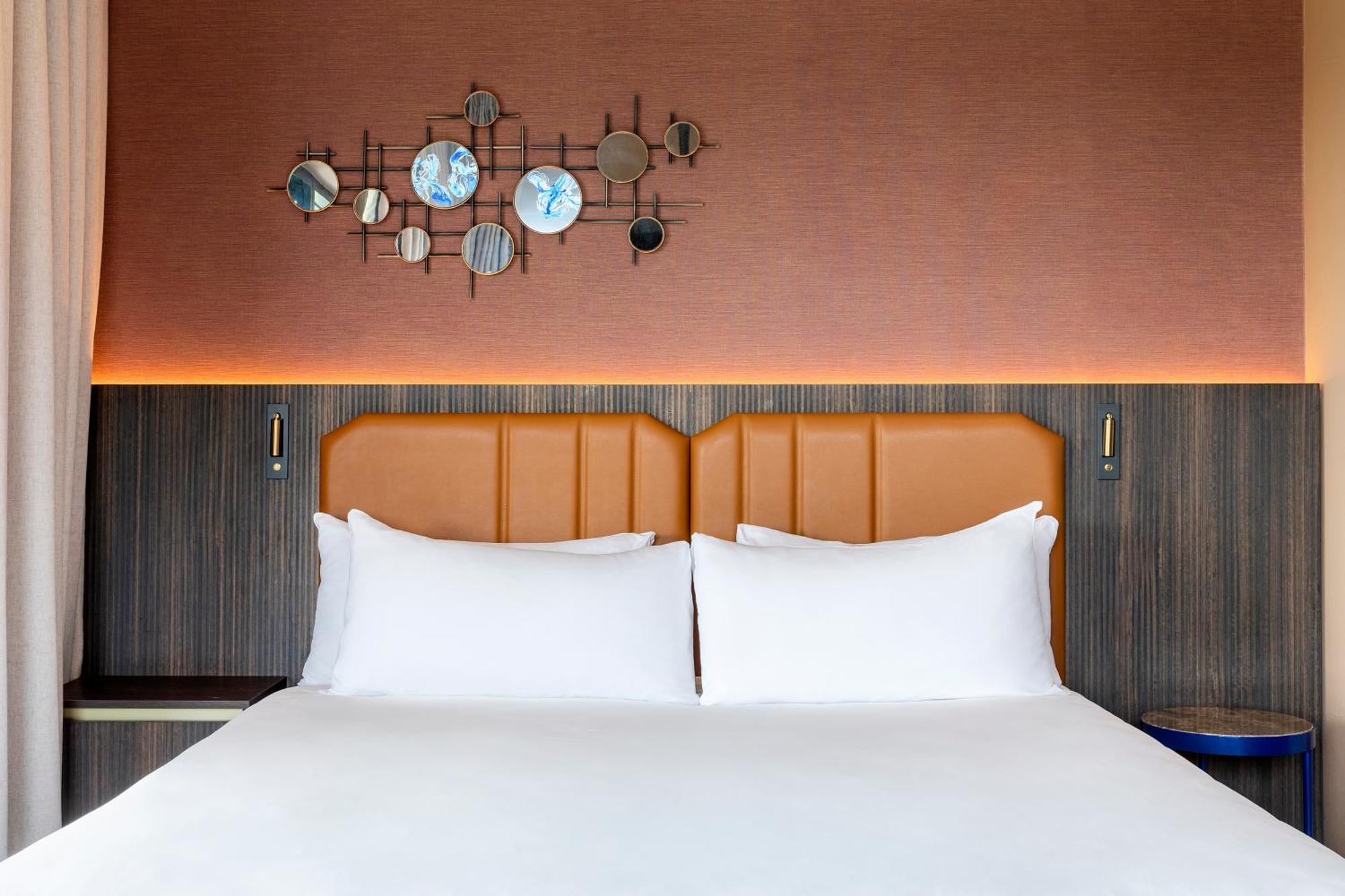 Urban Triple Room