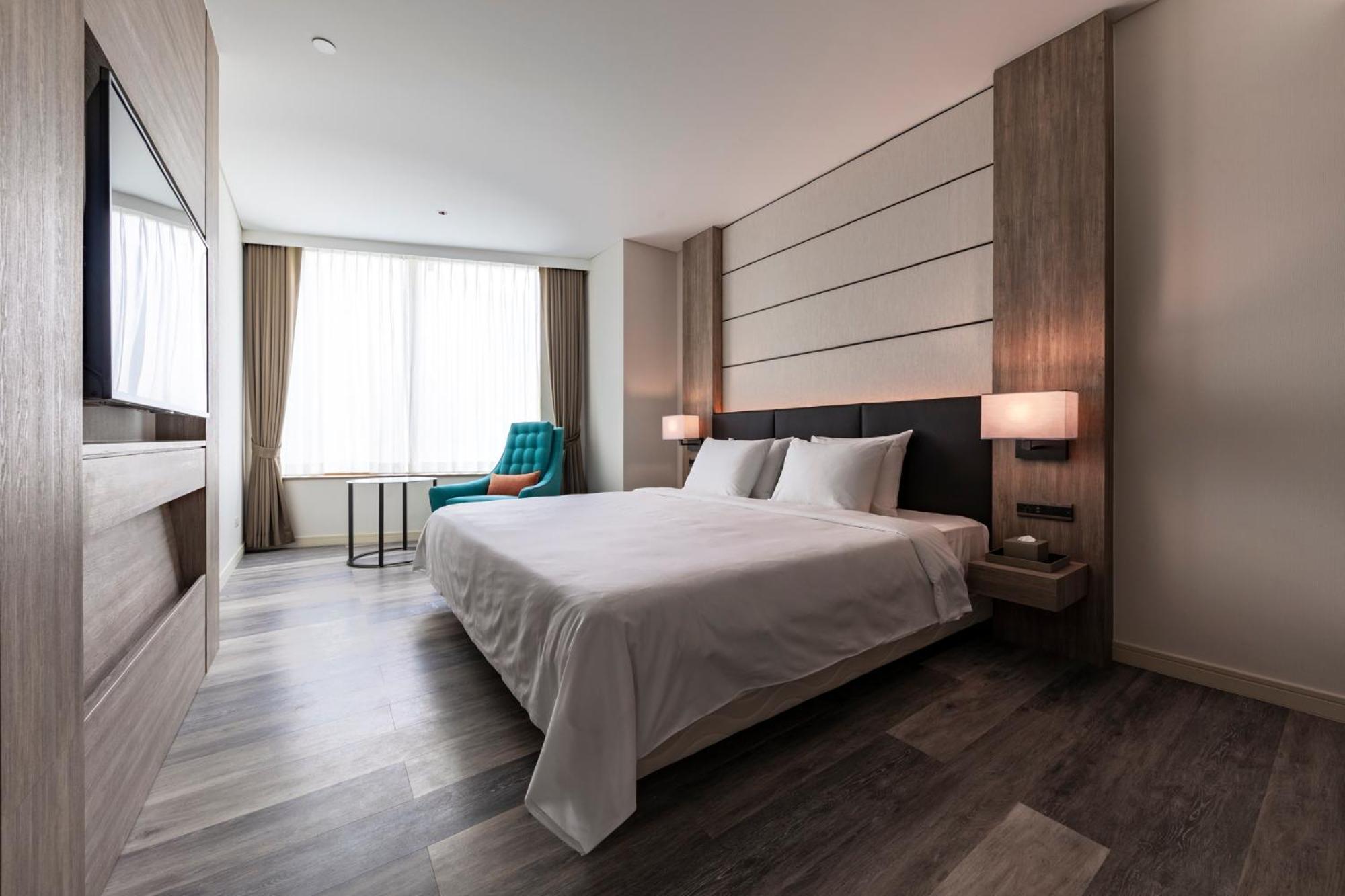 Corner Double Room