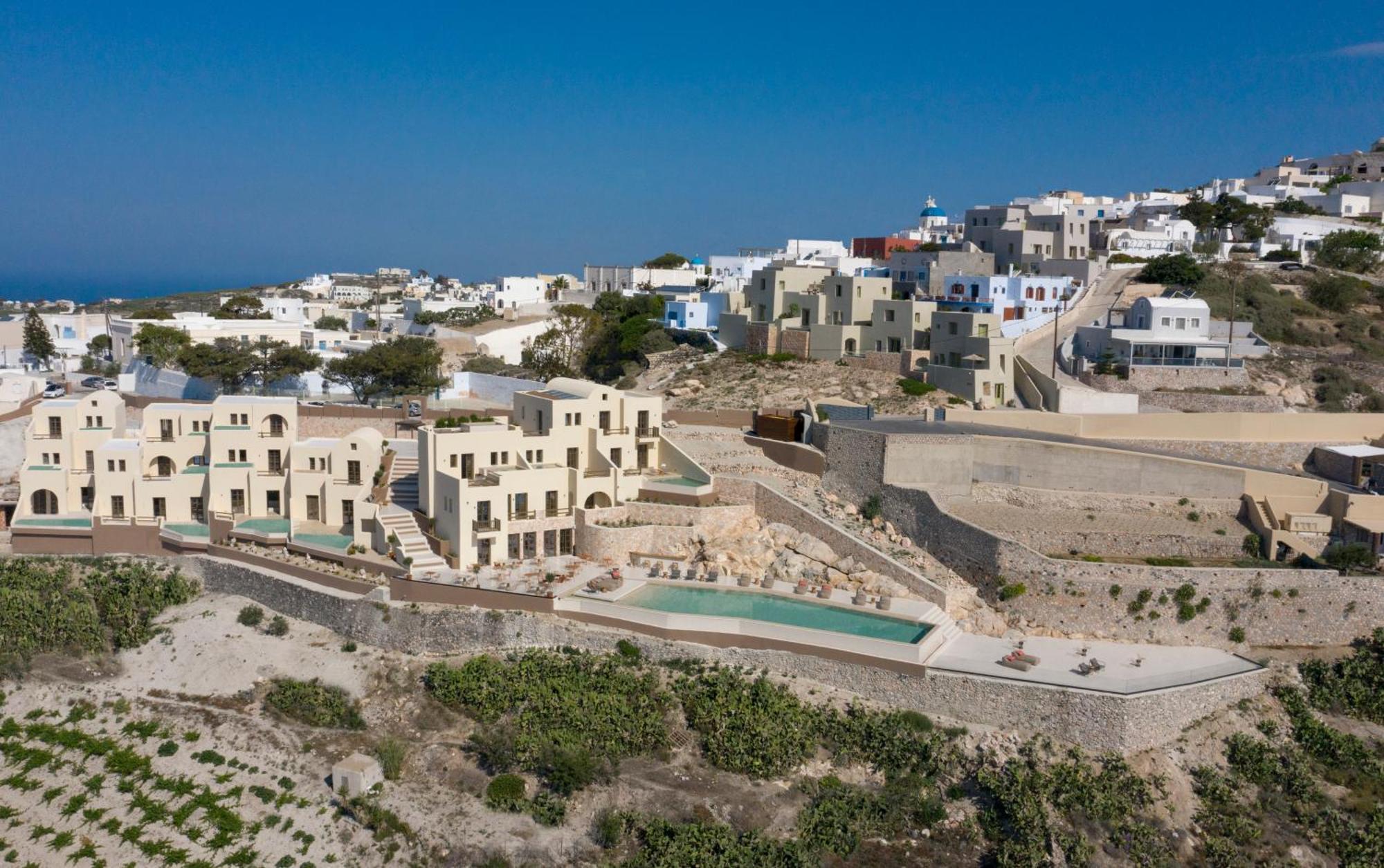 Executive 3 Bedroom Villa with Heated Pool and Sea View