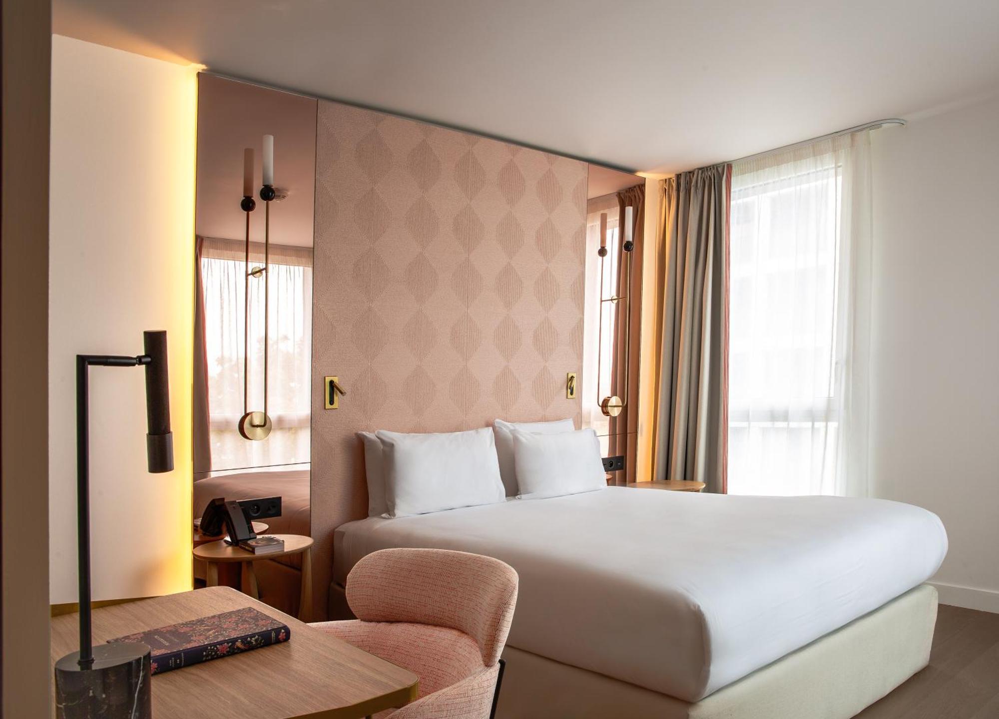 Standard Queen Room