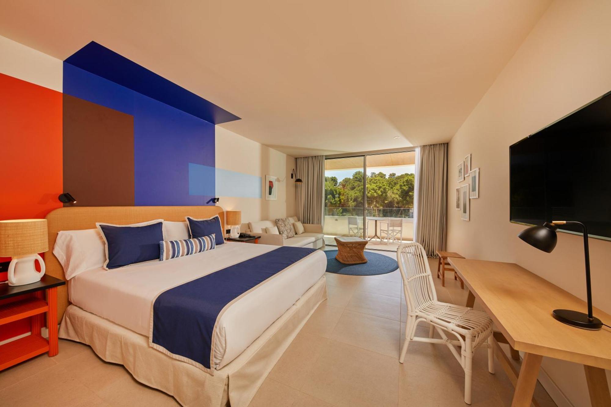 My Favorite Club Junior Suite