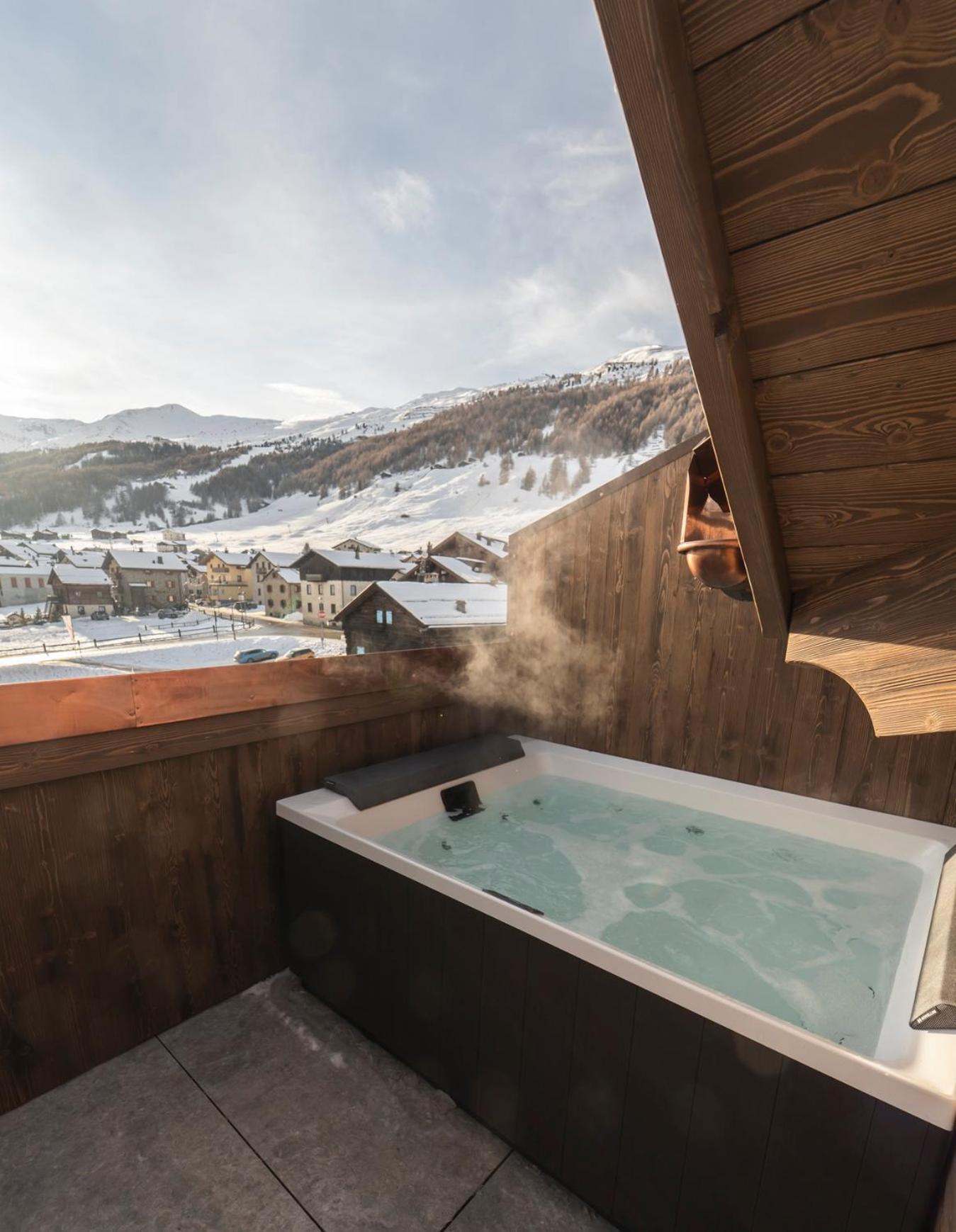 Suite with Outdoor Hot Tub