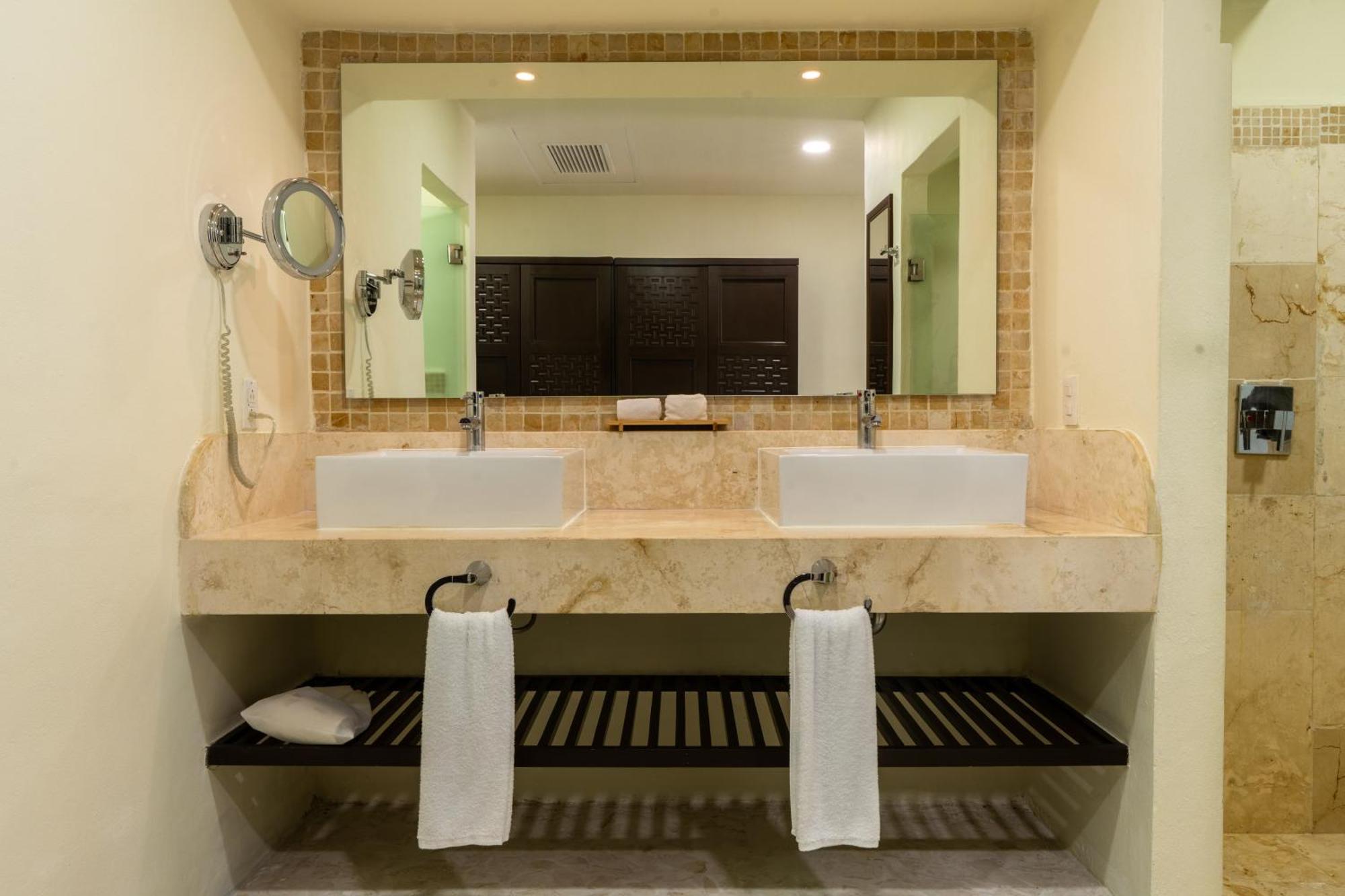 Habitación Premium con acceso directo a la piscina (uso individual)