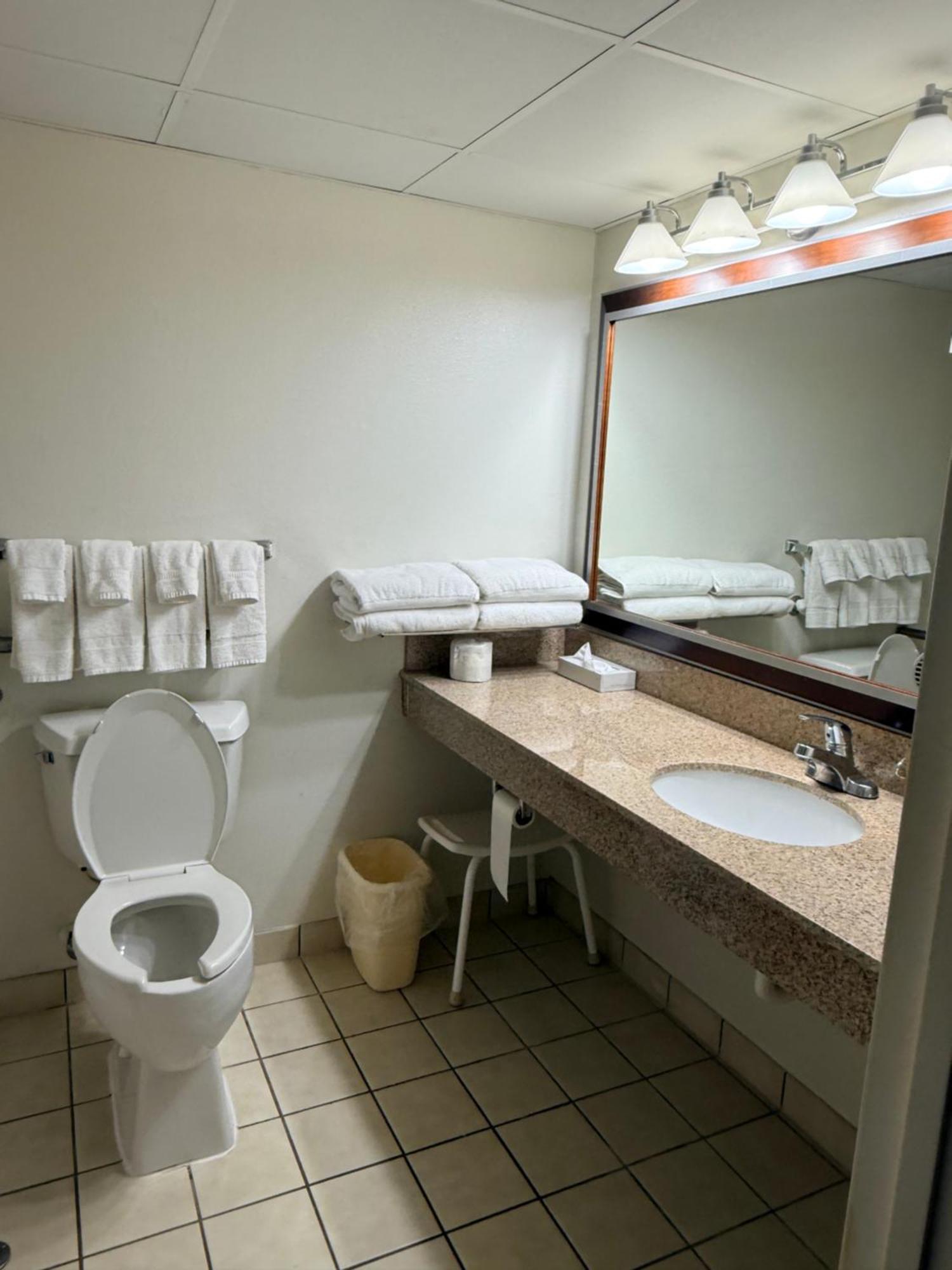 Quadruple Room with Two Queen Beds - Disability Access/Non Smoking