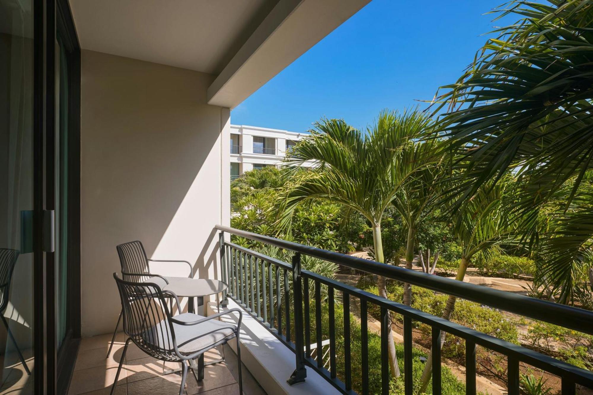 Guest room 1 King Garden View Balcony