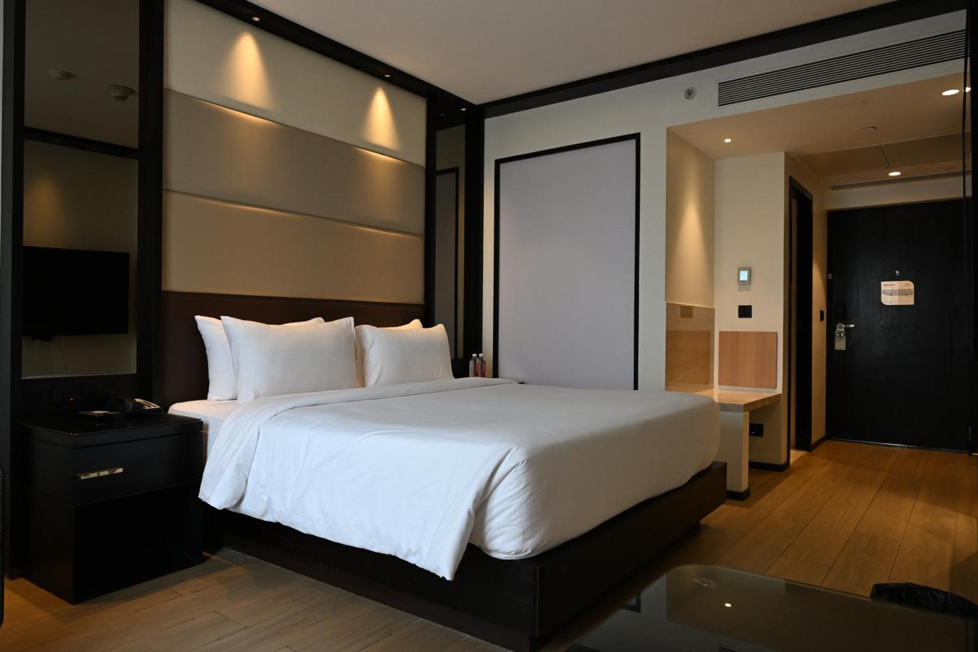 King Room complimentary 2 glass of freshly crafted beer 2 piece of cloths ironing
