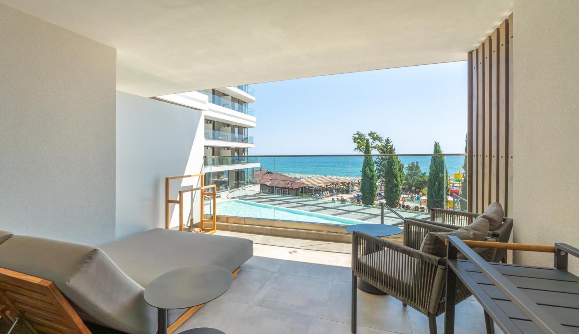Deluxe STAR Bed Room Large Balcony unlimited access to Calma SPA Center