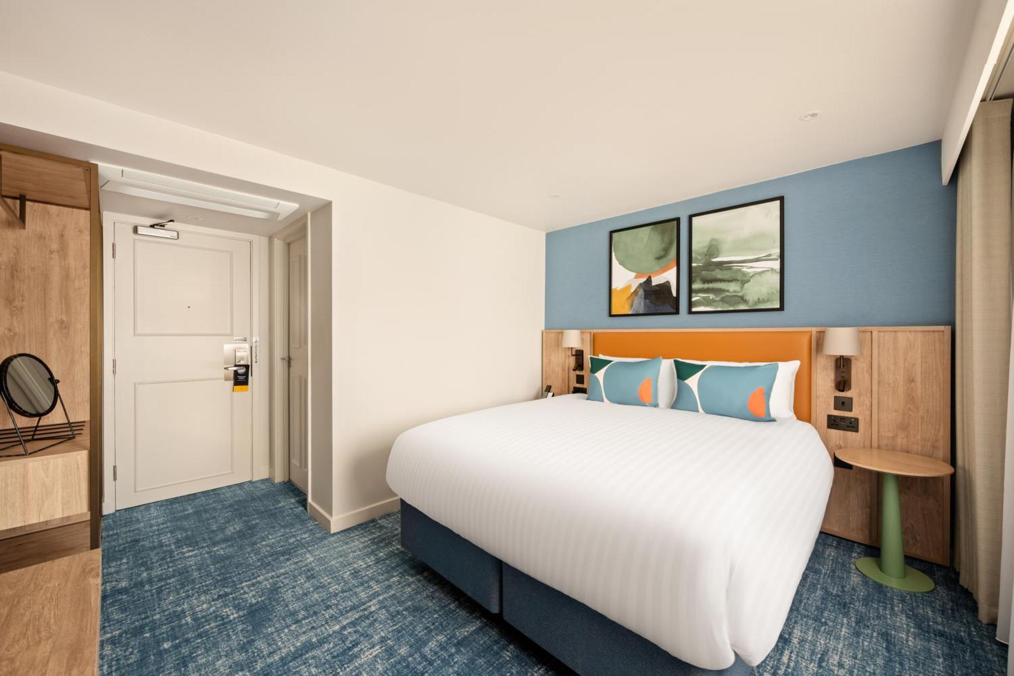 Standard Queen Room