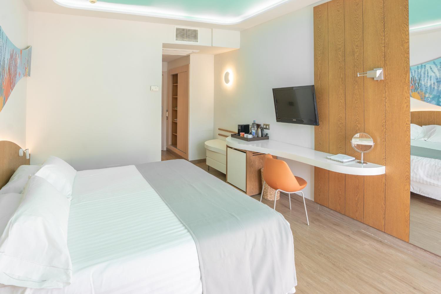 Double Room with Balcony or Terrace (2 Adults + 1 Child)