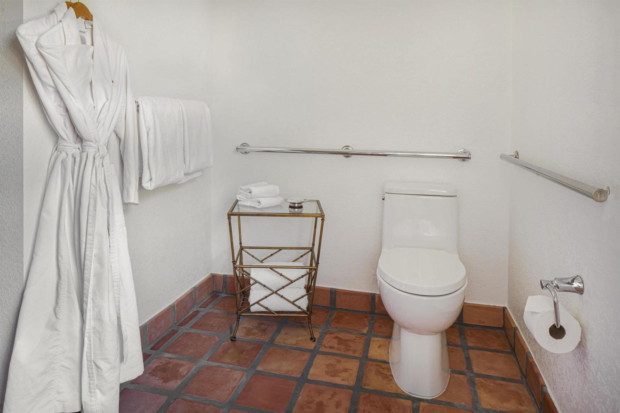 Resort King Mobility Access Bath Tub,1758329646:JPEG