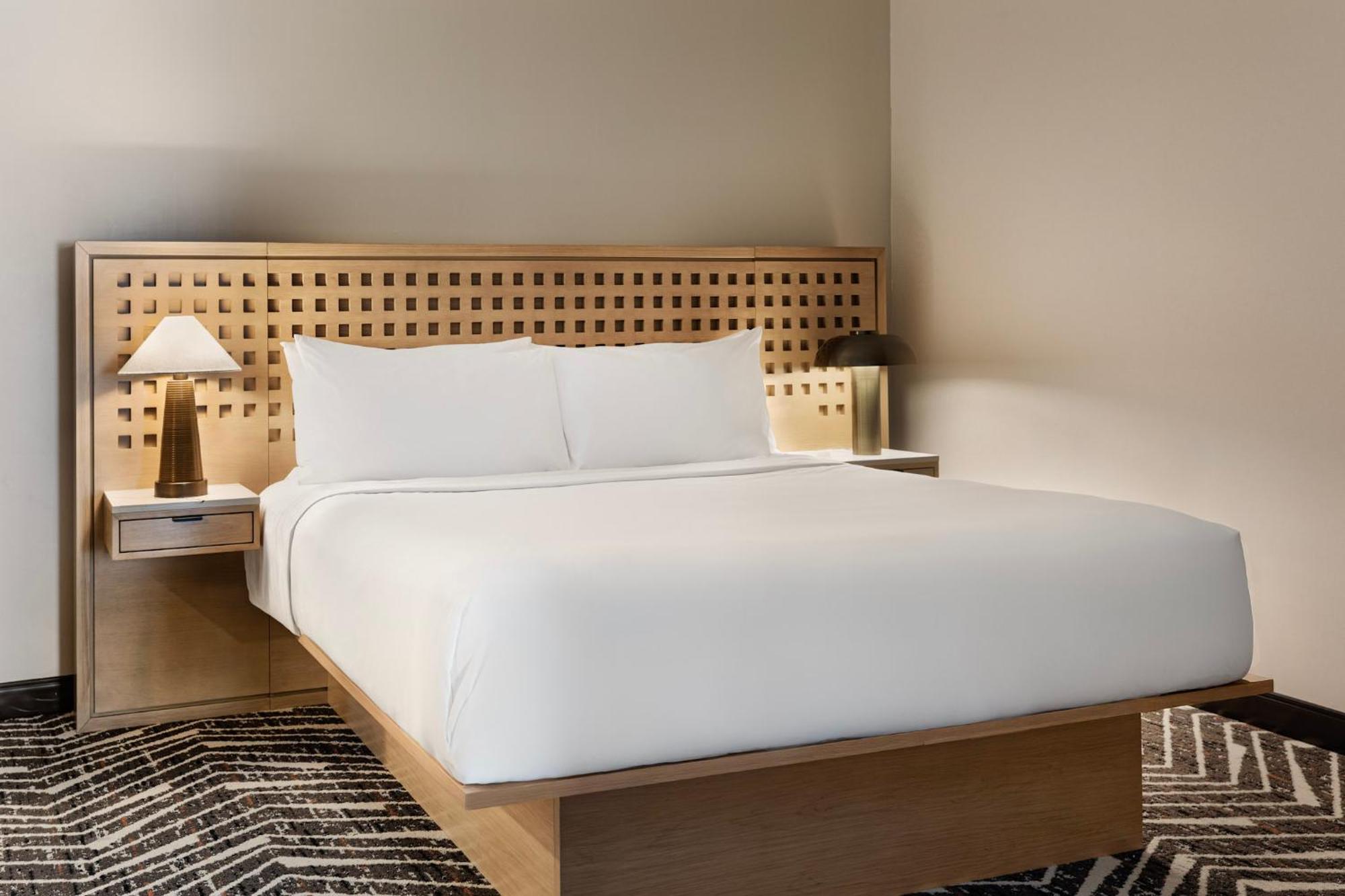1 Bedroom Hospitality Suite, 1 King