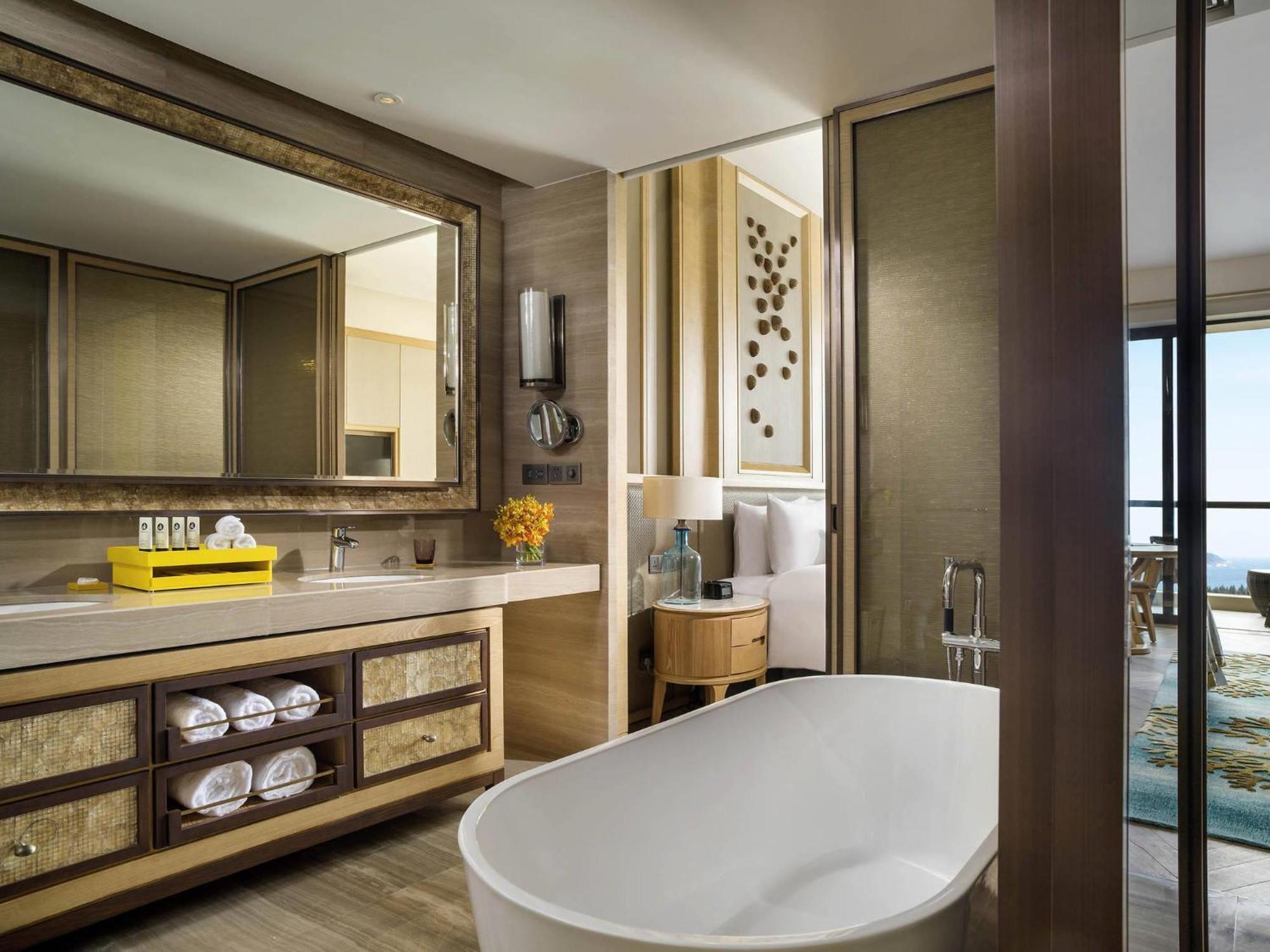 Deluxe Twin Beds Room
