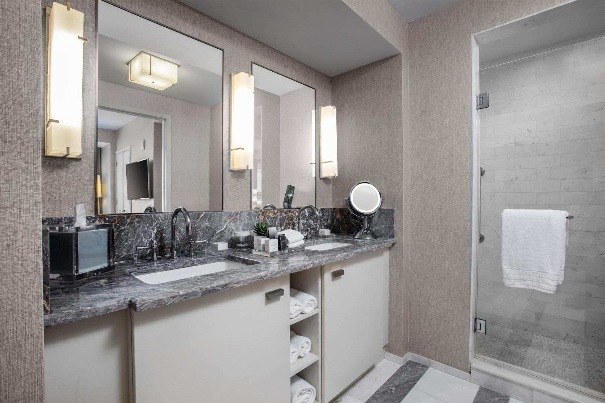 One-Bedroom Suite Intracoastal View Tub Mobility Access,1758449403:JPEG
