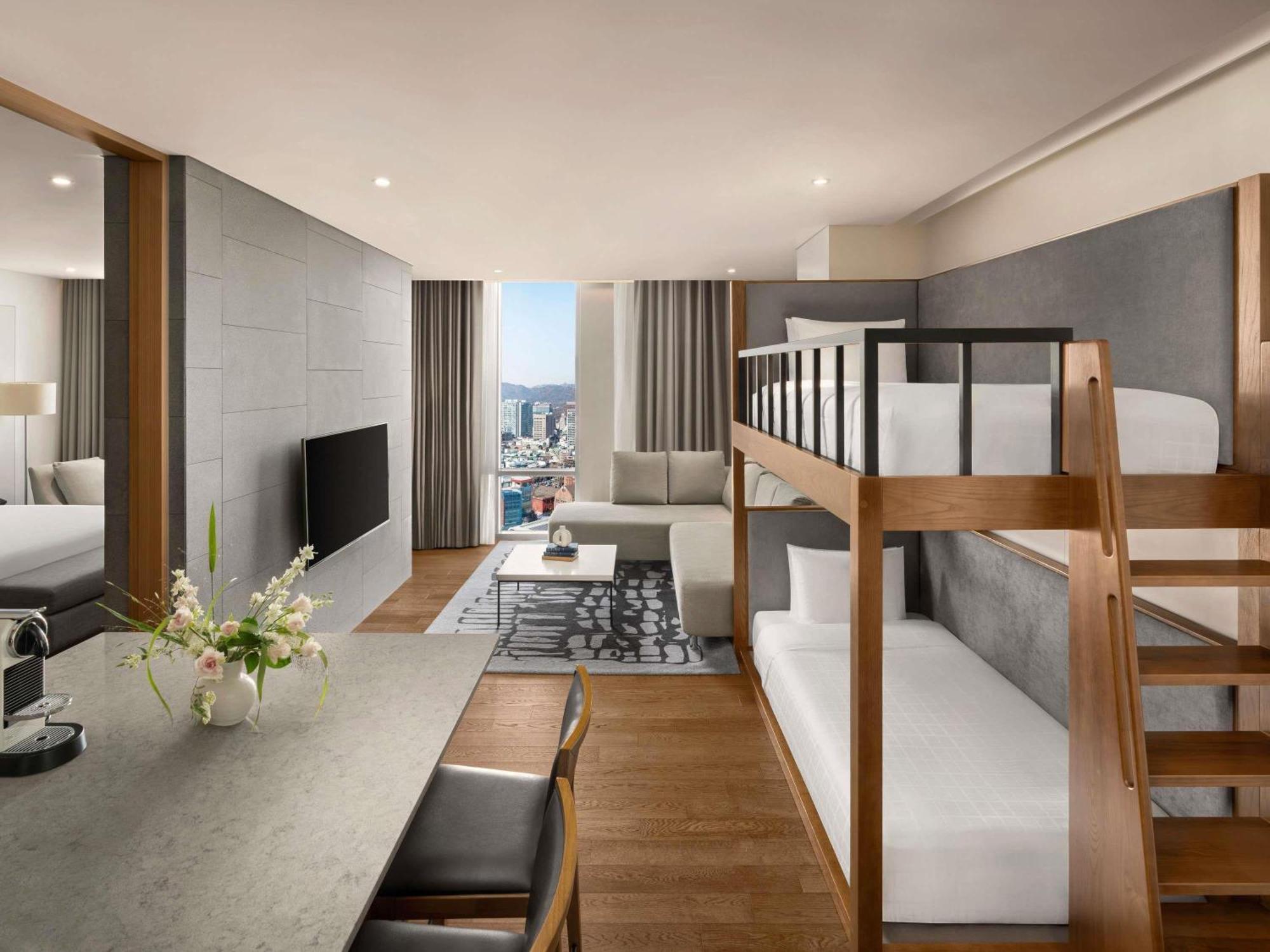 One-Bedroom Premier Family Residence with One Double Bed and One Bunk Bed