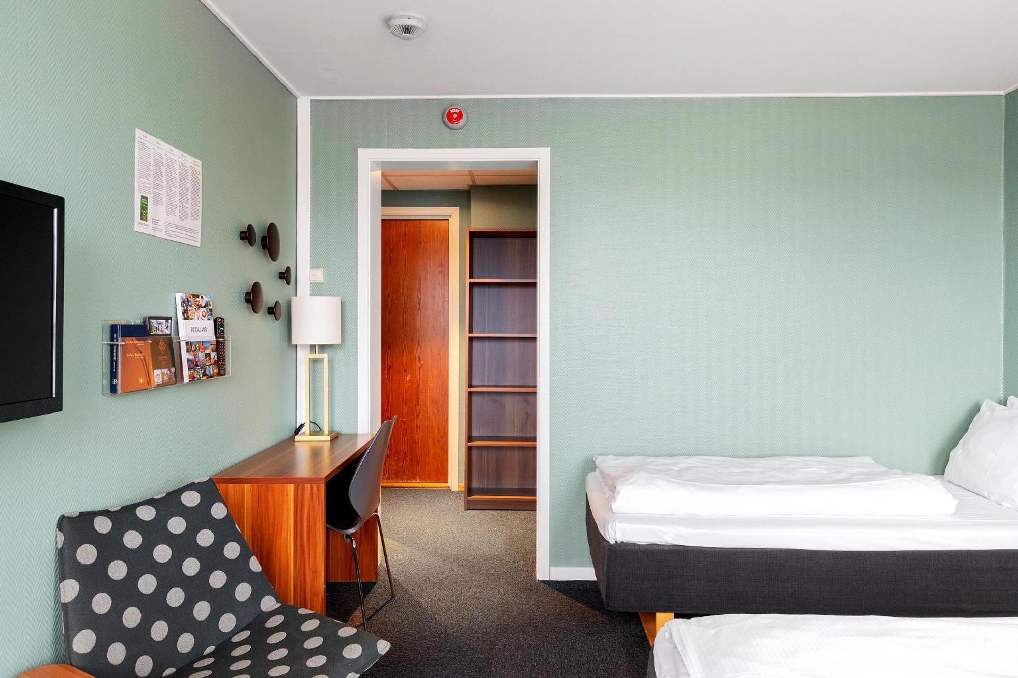 Standard Triple Room Three Single Beds Non-Smoking,1758524825:JPEG
