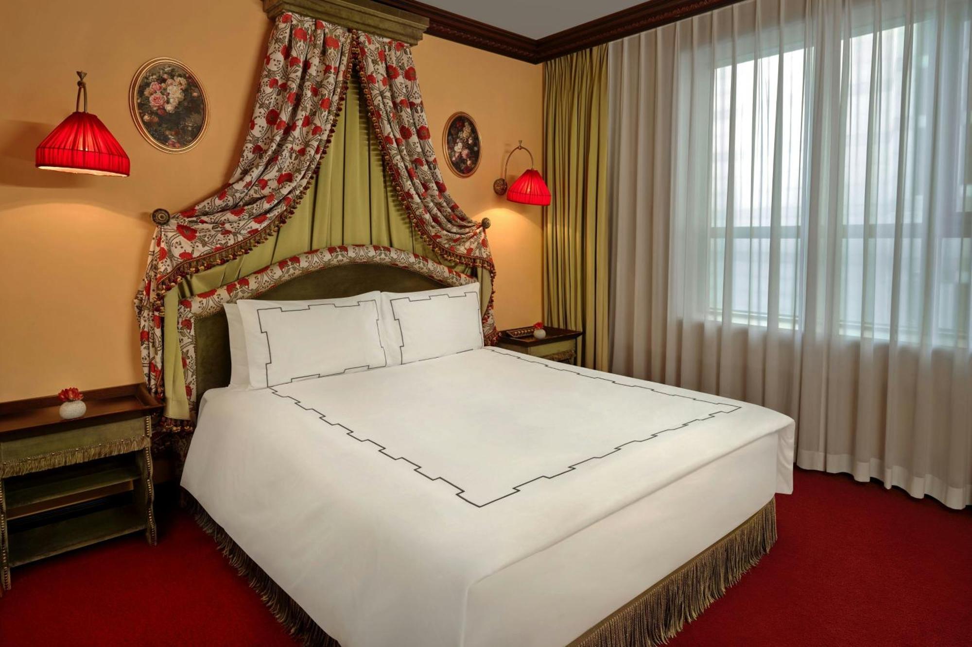 Classic King Room City View