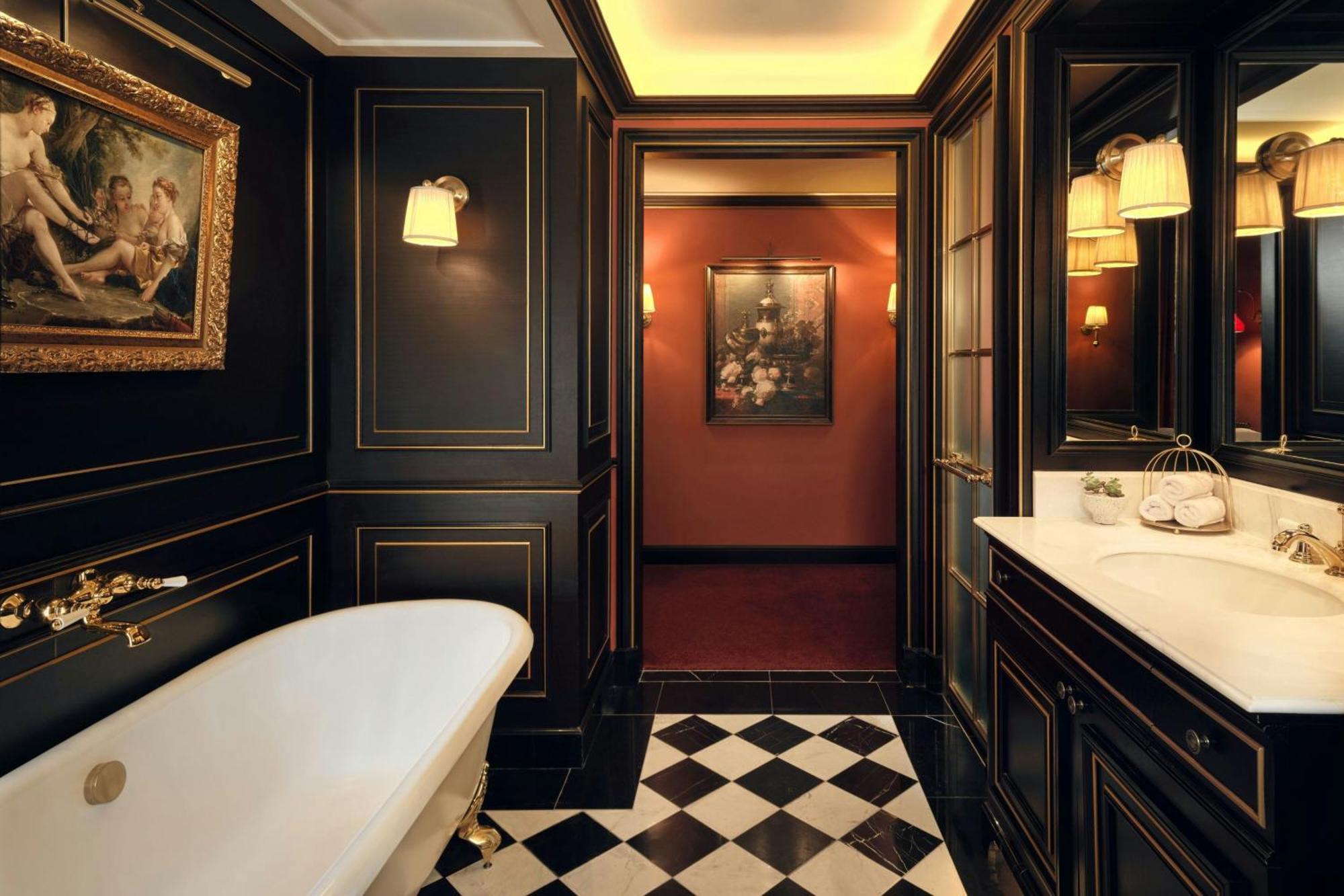 Amour King Room City View